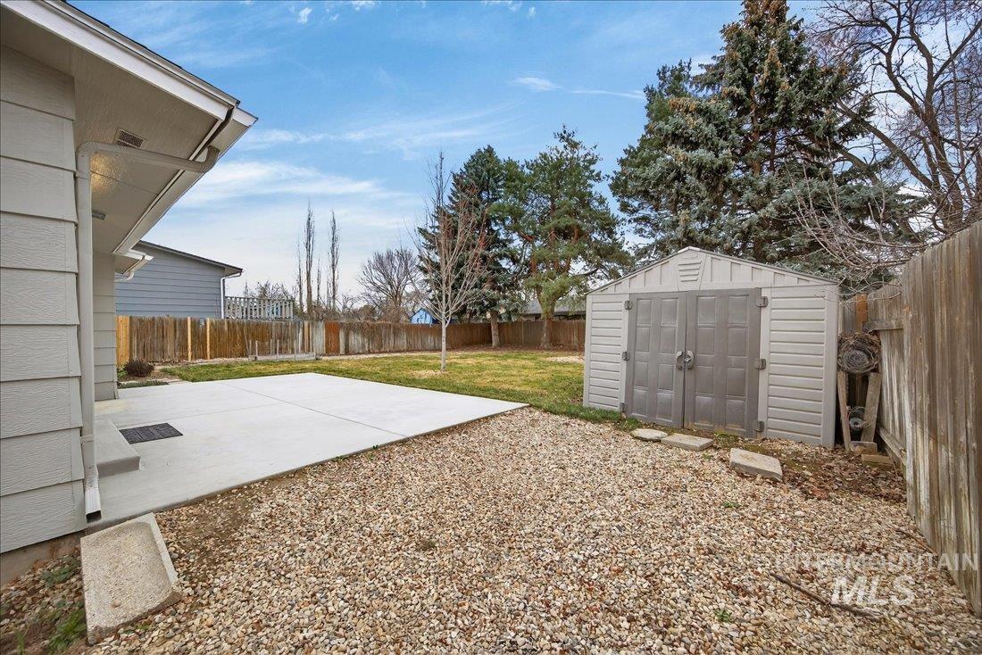 9549 W Linstock, Boise, Idaho 83704, 3 Bedrooms, 2 Bathrooms, Residential For Sale, Price $399,900,MLS 98977143