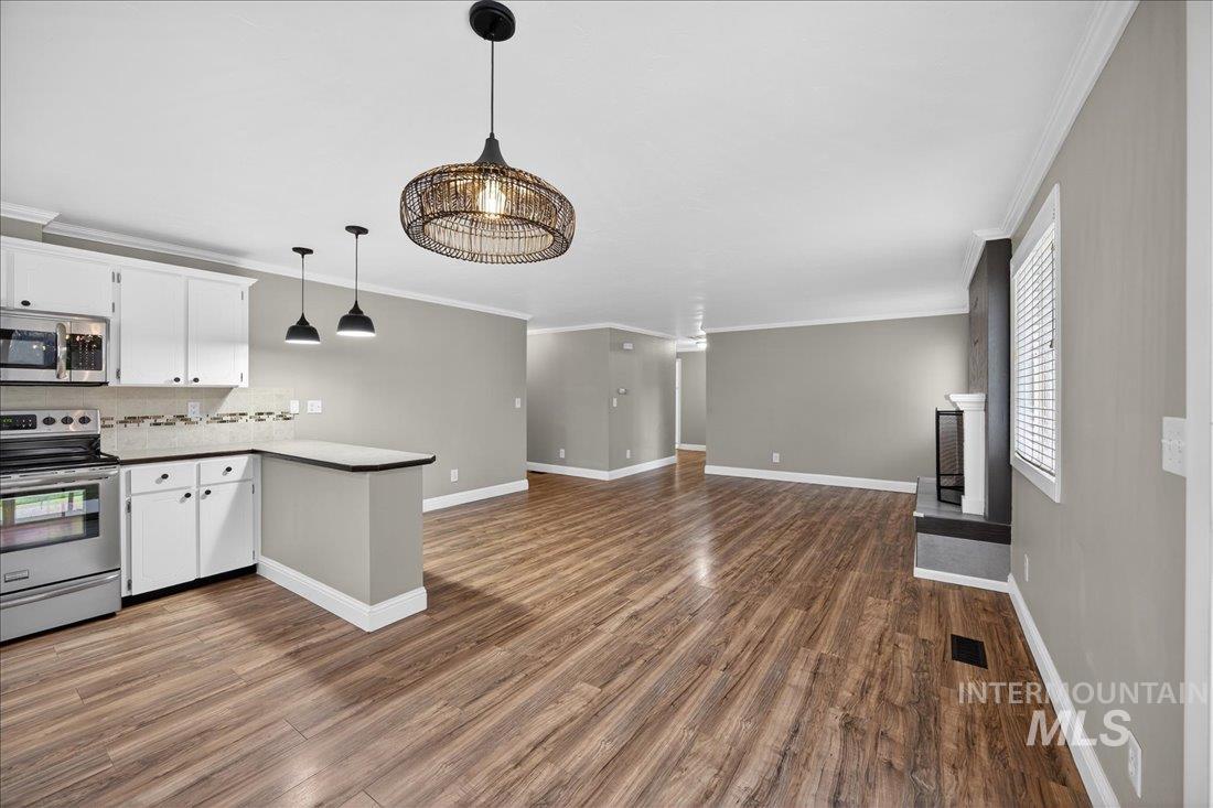 9549 W Linstock, Boise, Idaho 83704, 3 Bedrooms, 2 Bathrooms, Residential For Sale, Price $399,900,MLS 98977143