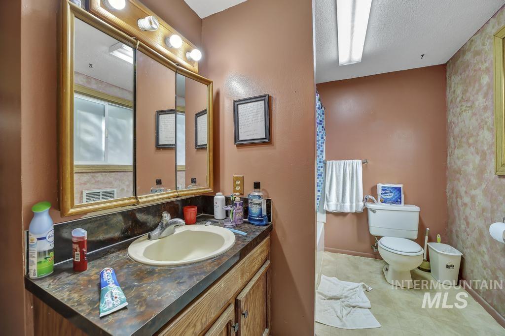 111 2nd St, Rupert, Idaho 83350, 1 Bedroom, 1 Bathroom, Residential Income For Sale, Price $279,000,MLS 98977144