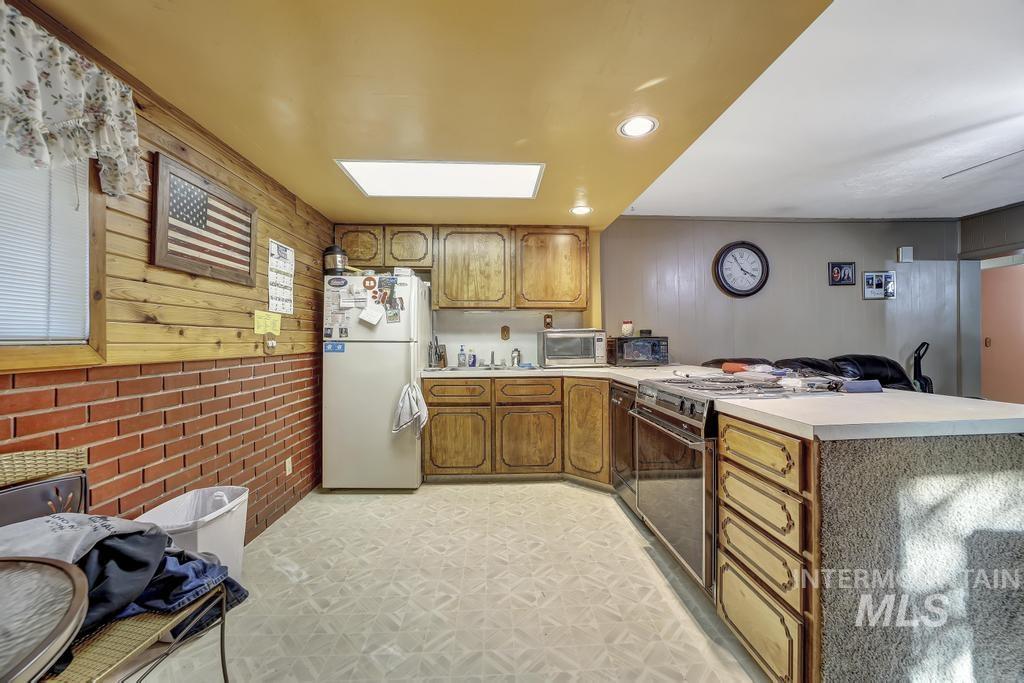 111 2nd St, Rupert, Idaho 83350, 1 Bedroom, 1 Bathroom, Residential Income For Sale, Price $279,000,MLS 98977144