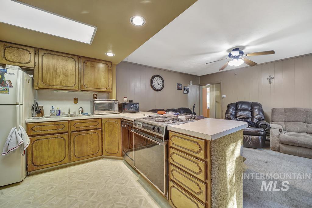 111 2nd St, Rupert, Idaho 83350, 1 Bedroom, 1 Bathroom, Residential Income For Sale, Price $279,000,MLS 98977144