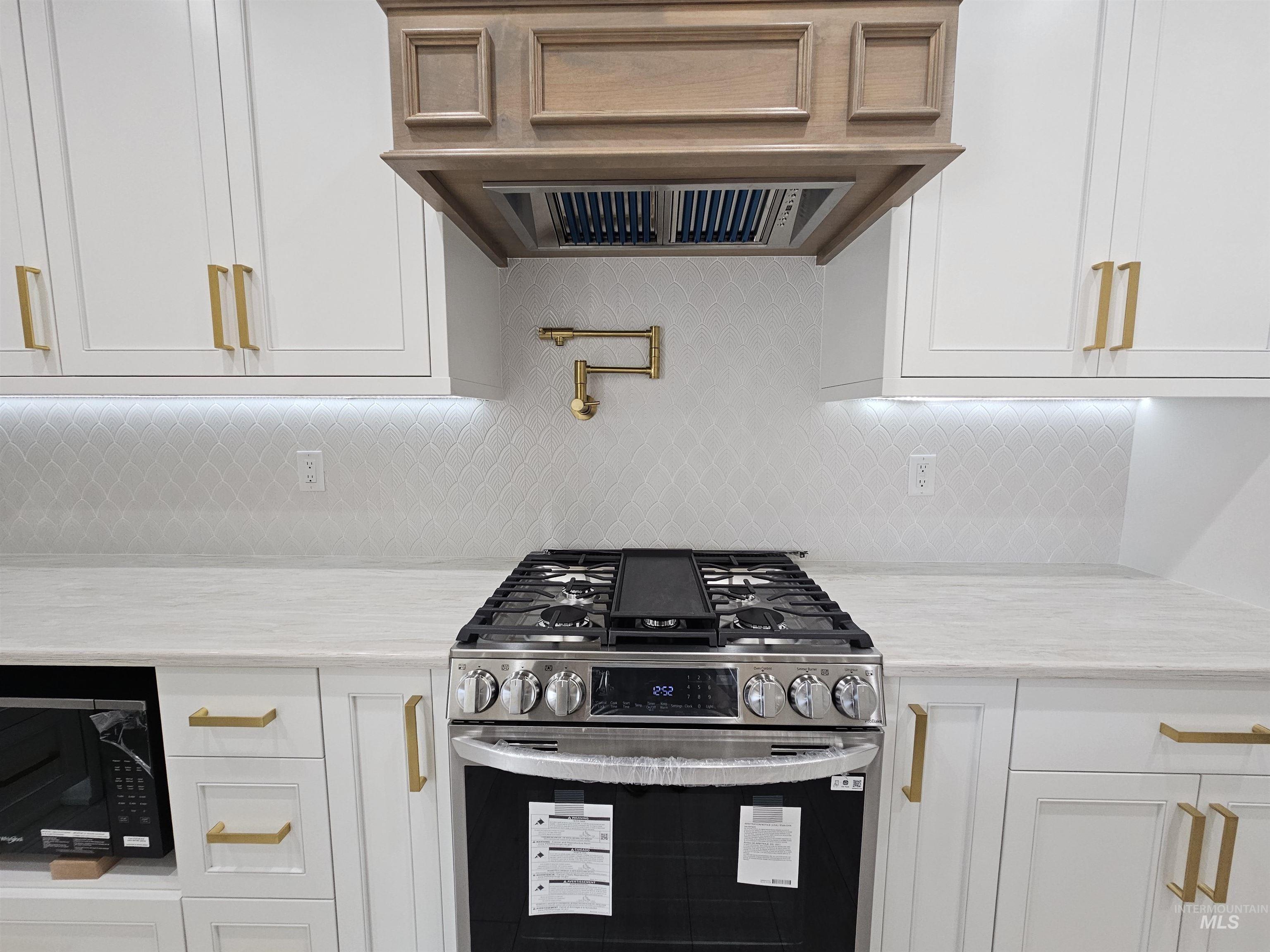 1187 Crestview Drive, Twin Falls, Idaho 83301, 3 Bedrooms, 2 Bathrooms, Residential For Sale, Price $545,000,MLS 98977149