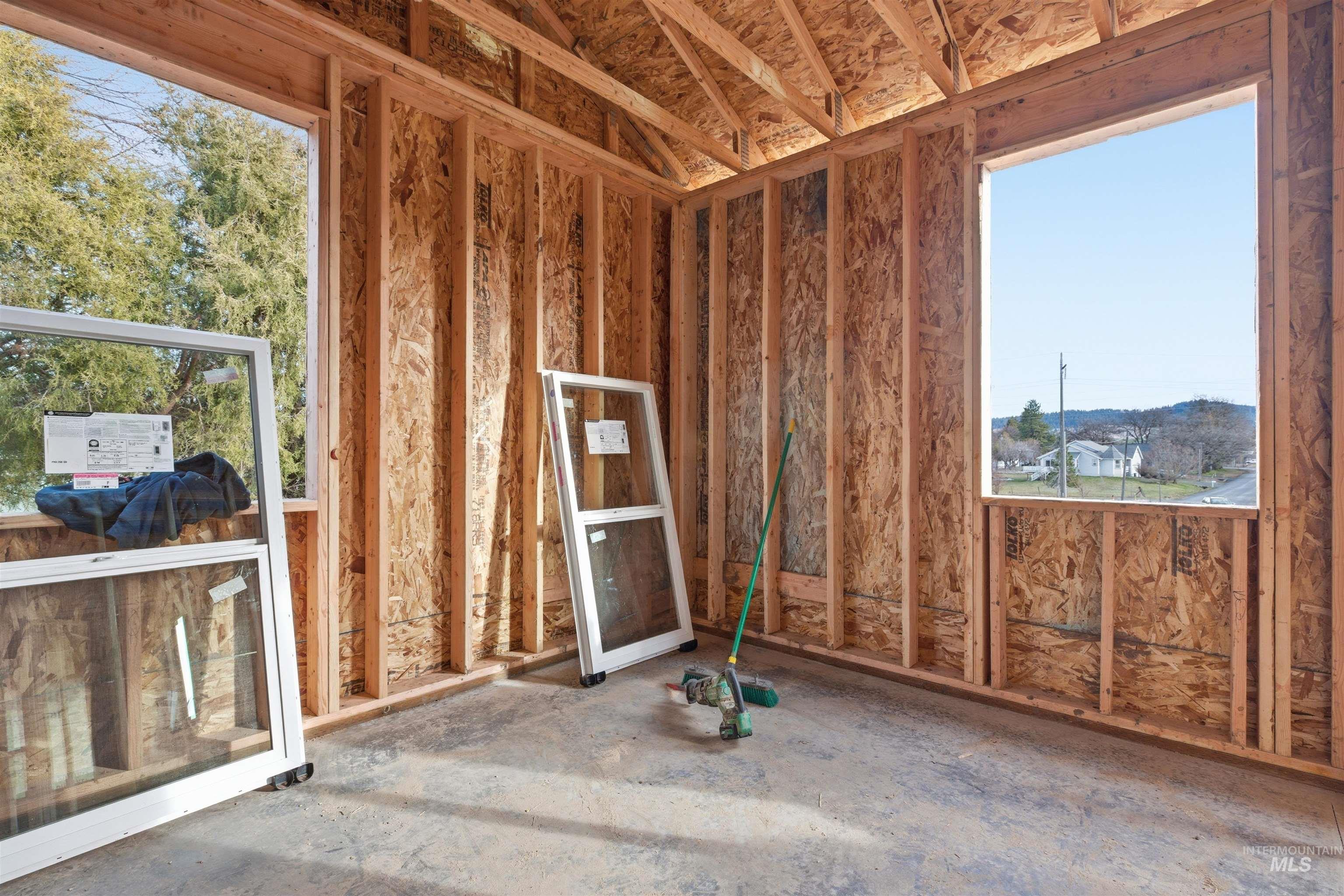 1512 Roxbury Drive, Moscow, Idaho 83843, 3 Bedrooms, 2 Bathrooms, Residential For Sale, Price $385,000,MLS 98977150