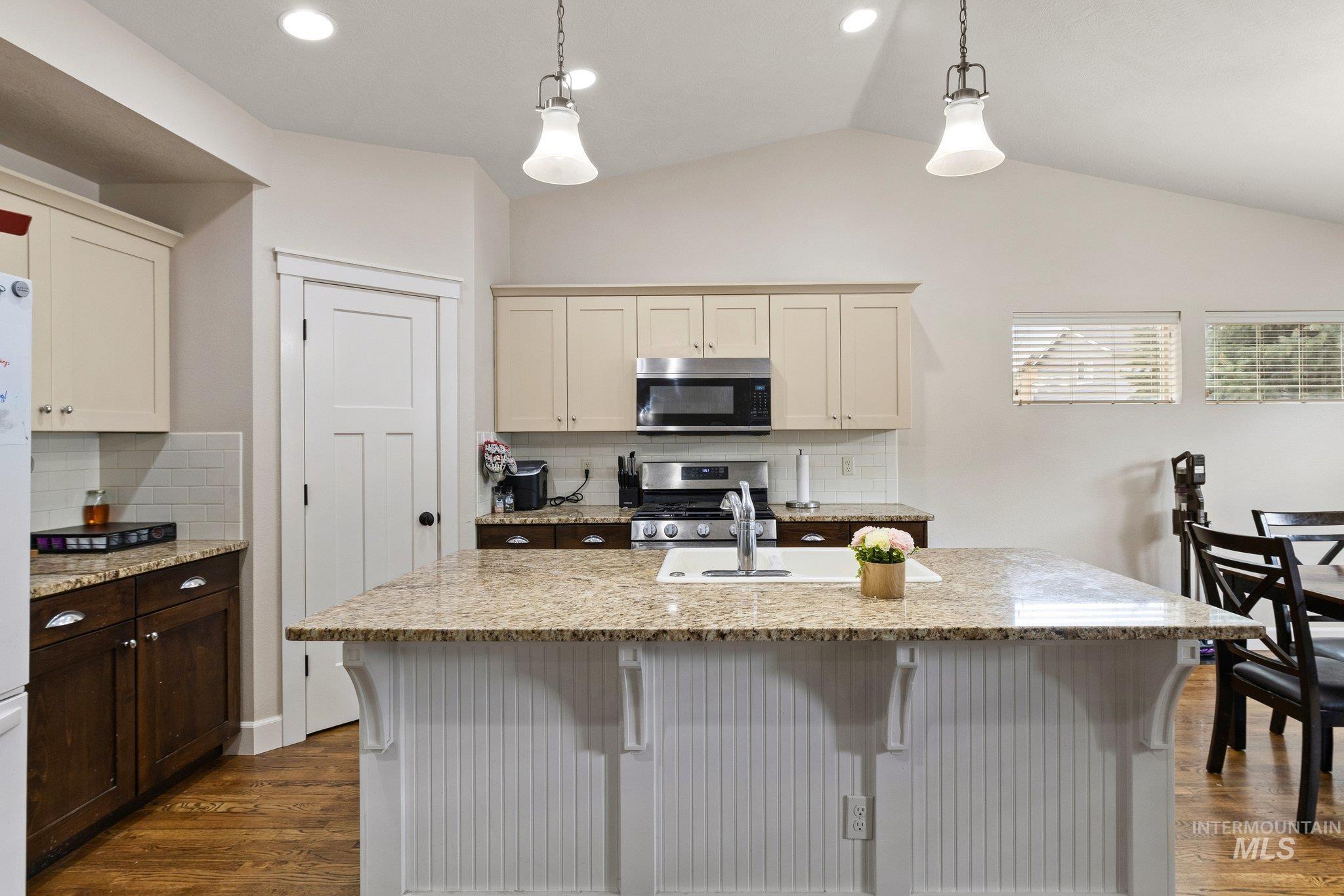 603 W Laughton Dr, Meridian, Idaho 83646, 3 Bedrooms, 2 Bathrooms, Residential For Sale, Price $485,000,MLS 98977162