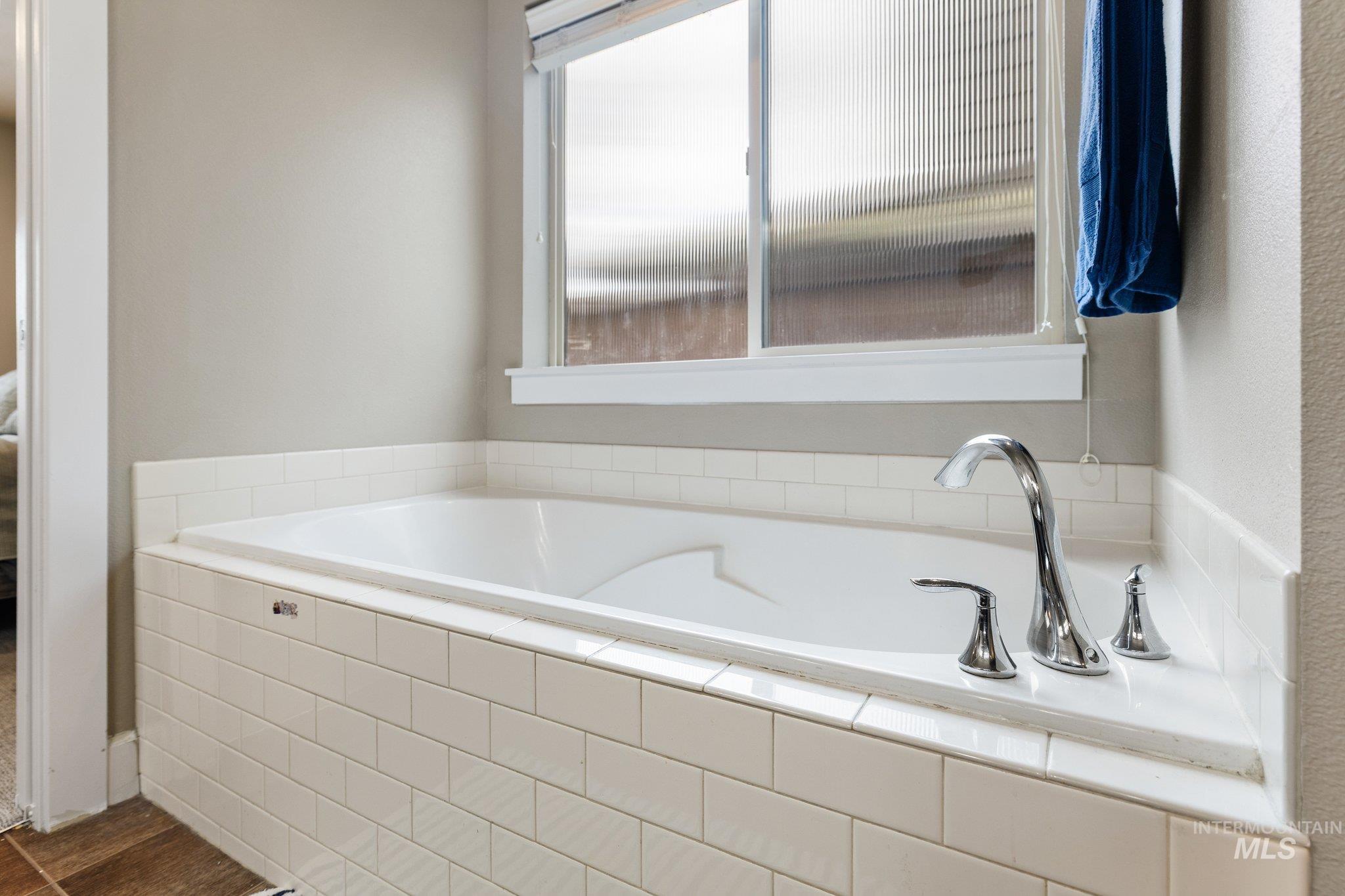 603 W Laughton Dr, Meridian, Idaho 83646, 3 Bedrooms, 2 Bathrooms, Residential For Sale, Price $485,000,MLS 98977162