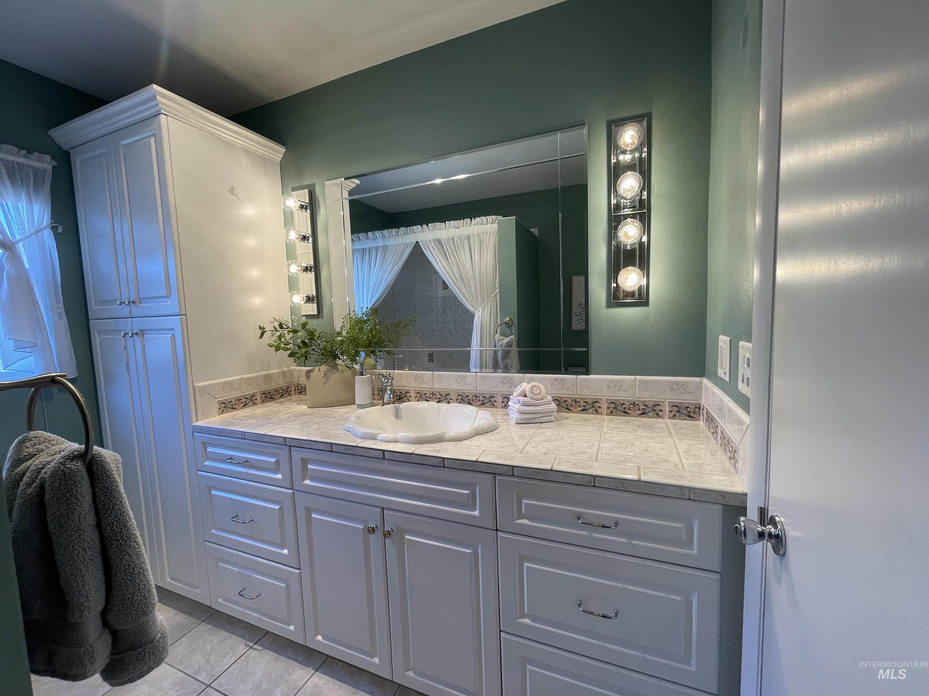 6414 W Randolph Dr, Boise, Idaho 83709-2162, 3 Bedrooms, 3 Bathrooms, Residential For Sale, Price $699,900,MLS 98977163