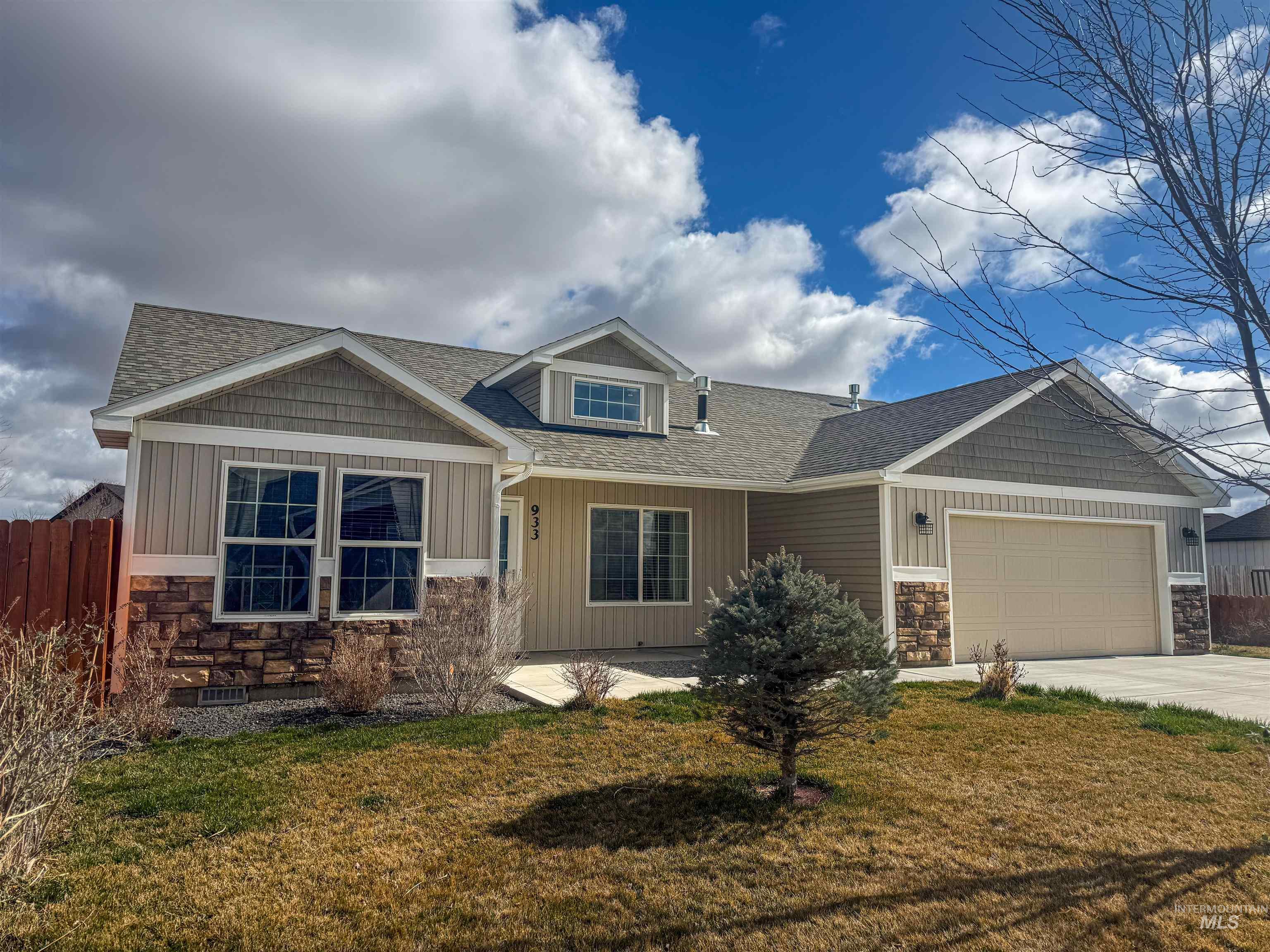 933 Applewood Dr, Buhl, Idaho 83316, 4 Bedrooms, 2 Bathrooms, Residential For Sale, Price $375,000,MLS 98977164