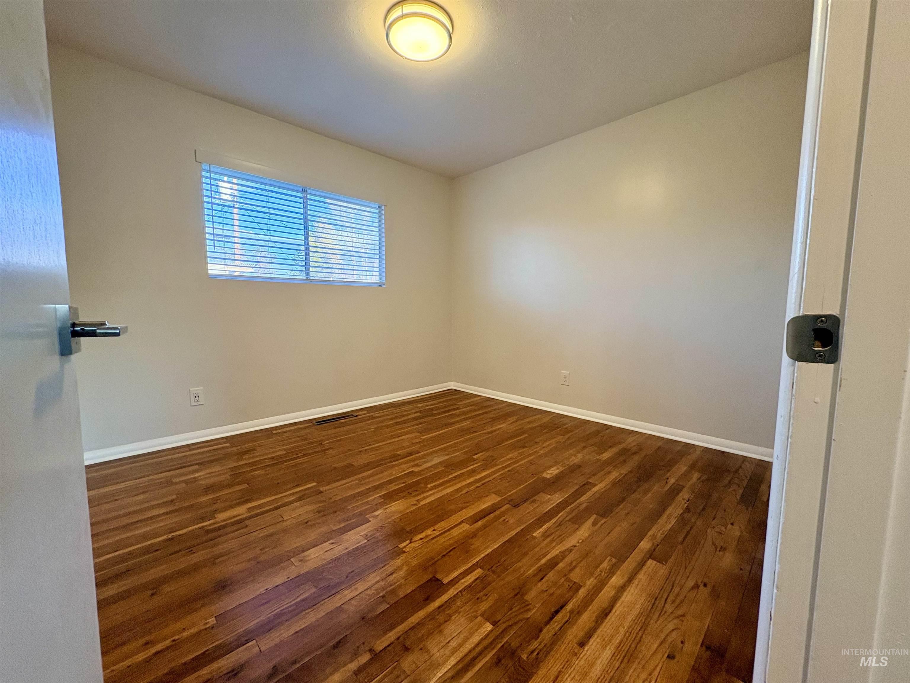 685 S 12th E, Mountain Home, Idaho 83647-0000, 3 Bedrooms, 1 Bathroom, Residential For Sale, Price $266,500,MLS 98977165