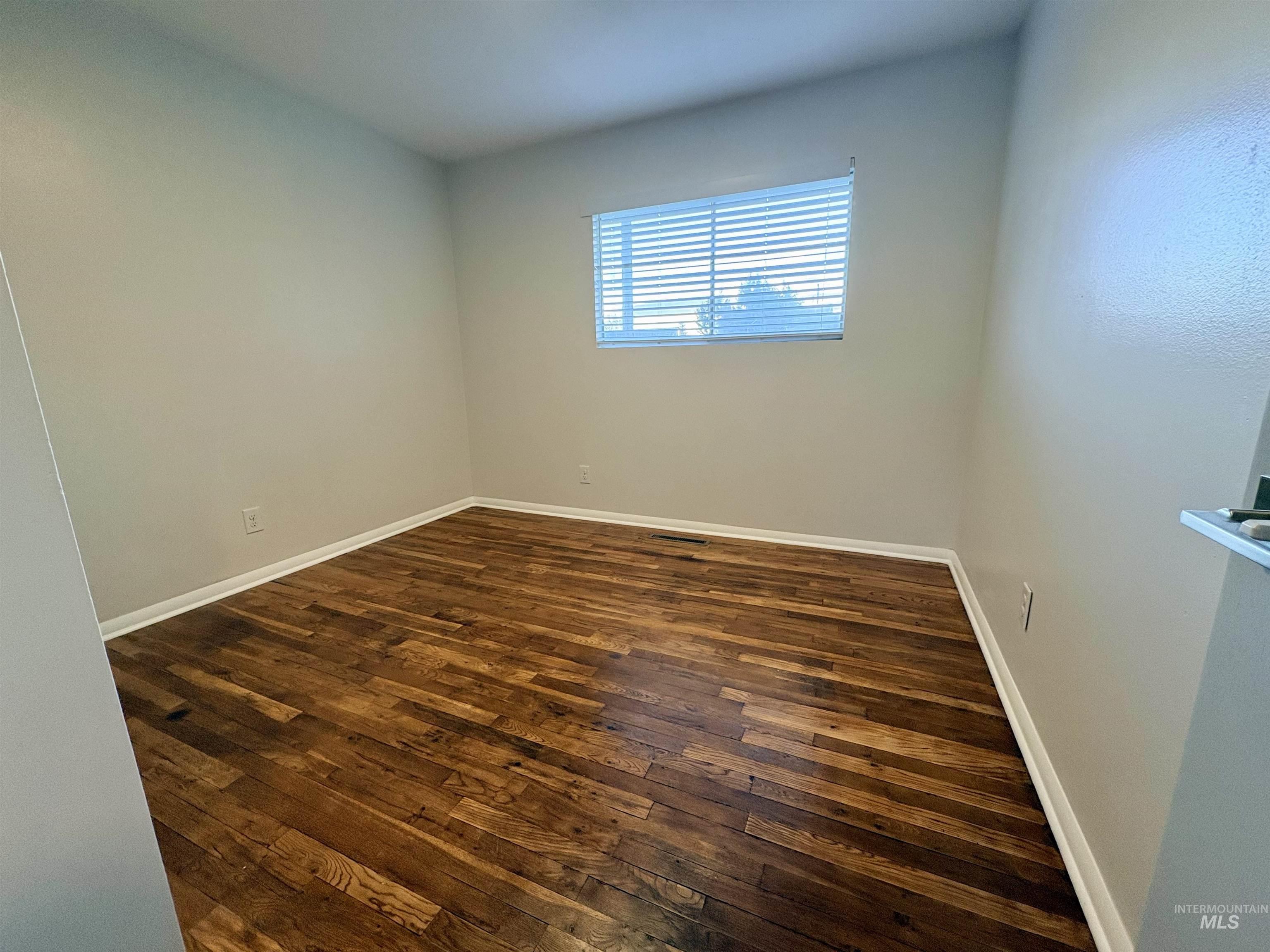 685 S 12th E, Mountain Home, Idaho 83647-0000, 3 Bedrooms, 1 Bathroom, Residential For Sale, Price $266,500,MLS 98977165