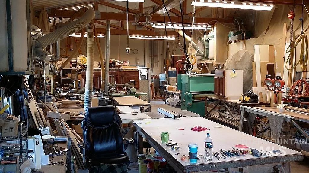 8502 Track Road, Nampa, Idaho 83686, 1 Bedroom, 1 Bathroom, Residential For Sale, Price $925,000,MLS 98977166