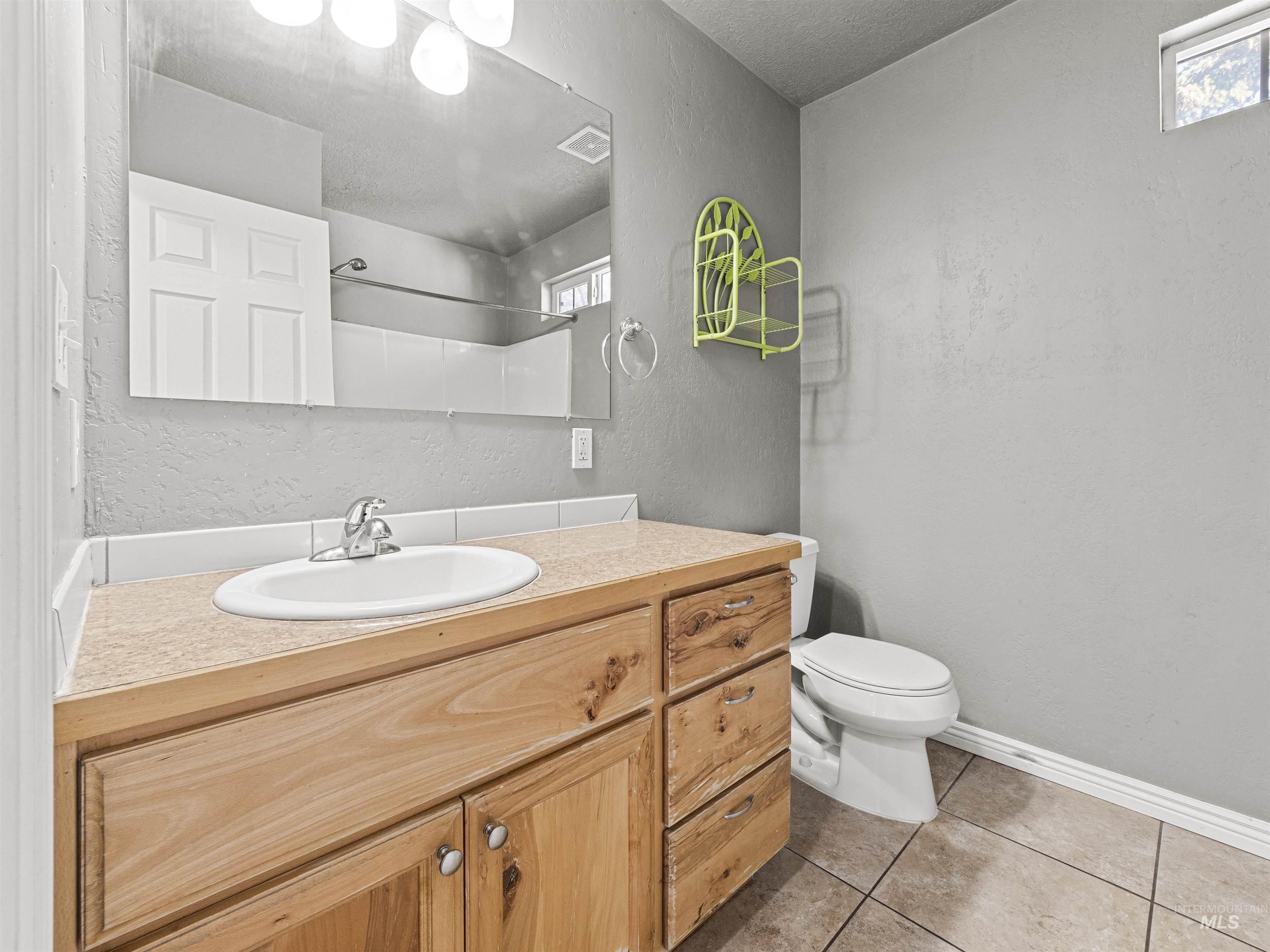 3500 W Overland Rd, Boise, Idaho 83705, 3 Bedrooms, 2 Bathrooms, Residential Income For Sale, Price $569,900,MLS 98977167