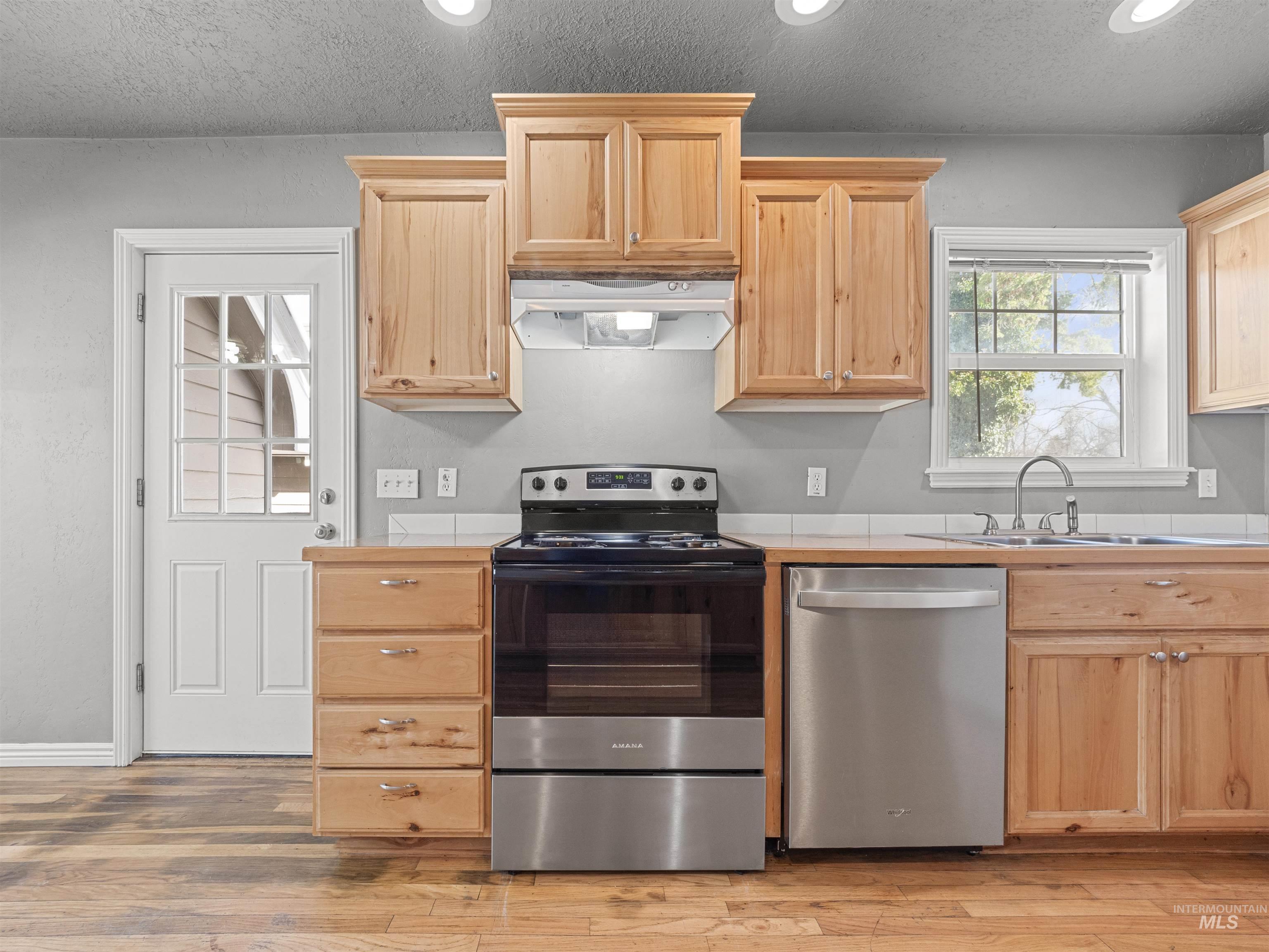 3500 W Overland Rd, Boise, Idaho 83705, 3 Bedrooms, 2 Bathrooms, Residential Income For Sale, Price $569,900,MLS 98977167