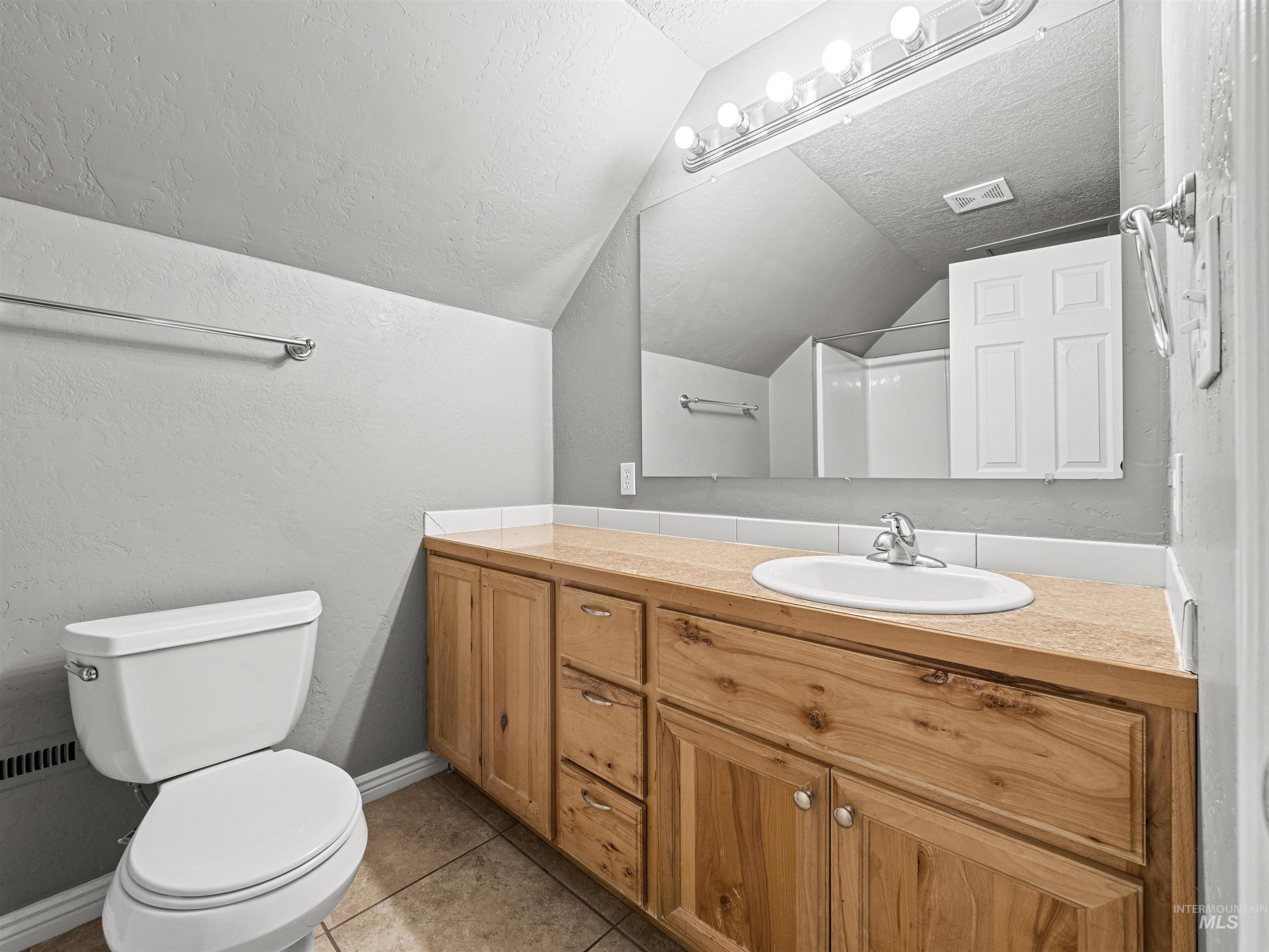 3500 W Overland Rd, Boise, Idaho 83705, 3 Bedrooms, 2 Bathrooms, Residential Income For Sale, Price $569,900,MLS 98977167