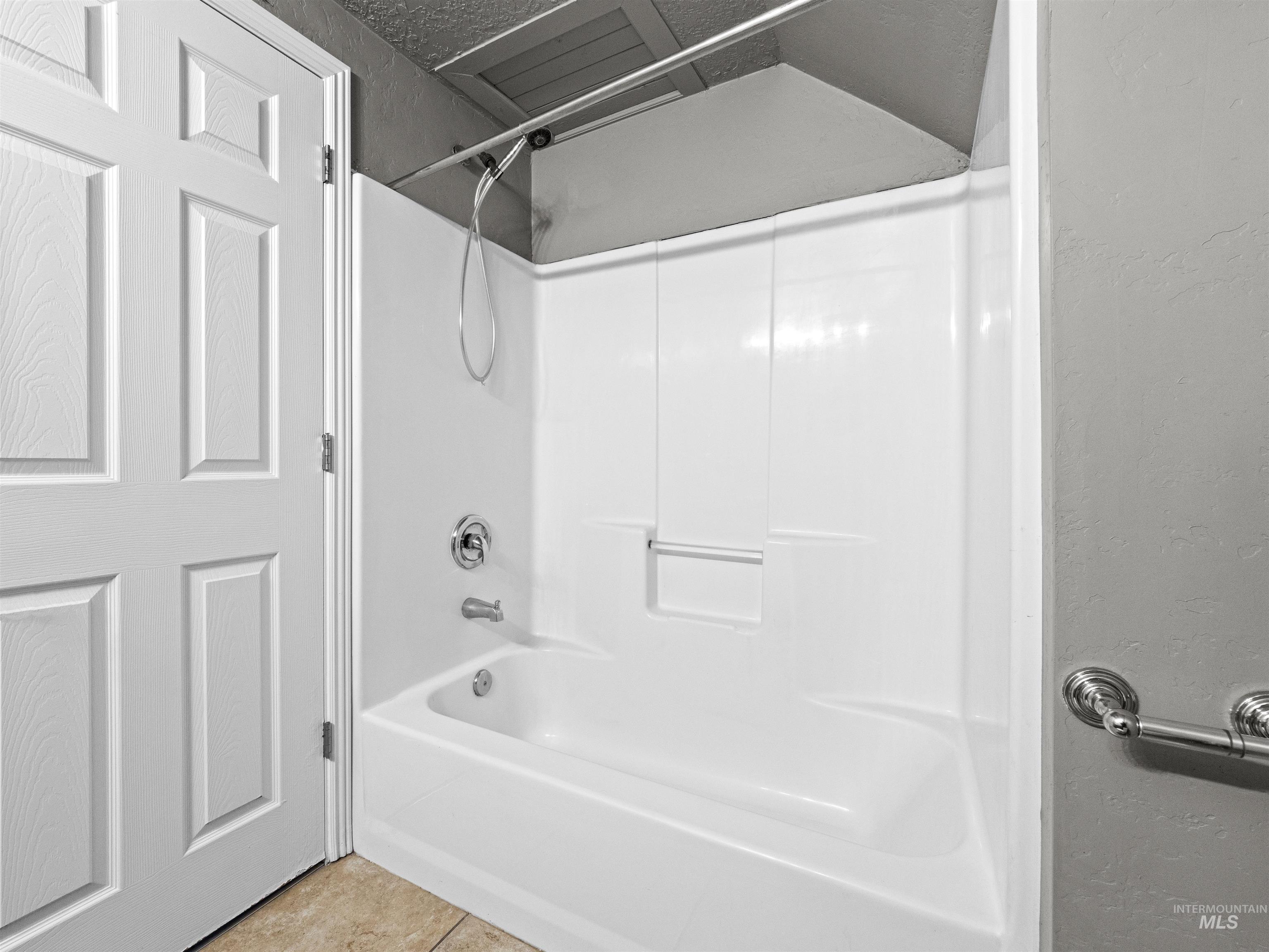 3500 W Overland Rd, Boise, Idaho 83705, 3 Bedrooms, 2 Bathrooms, Residential Income For Sale, Price $569,900,MLS 98977167