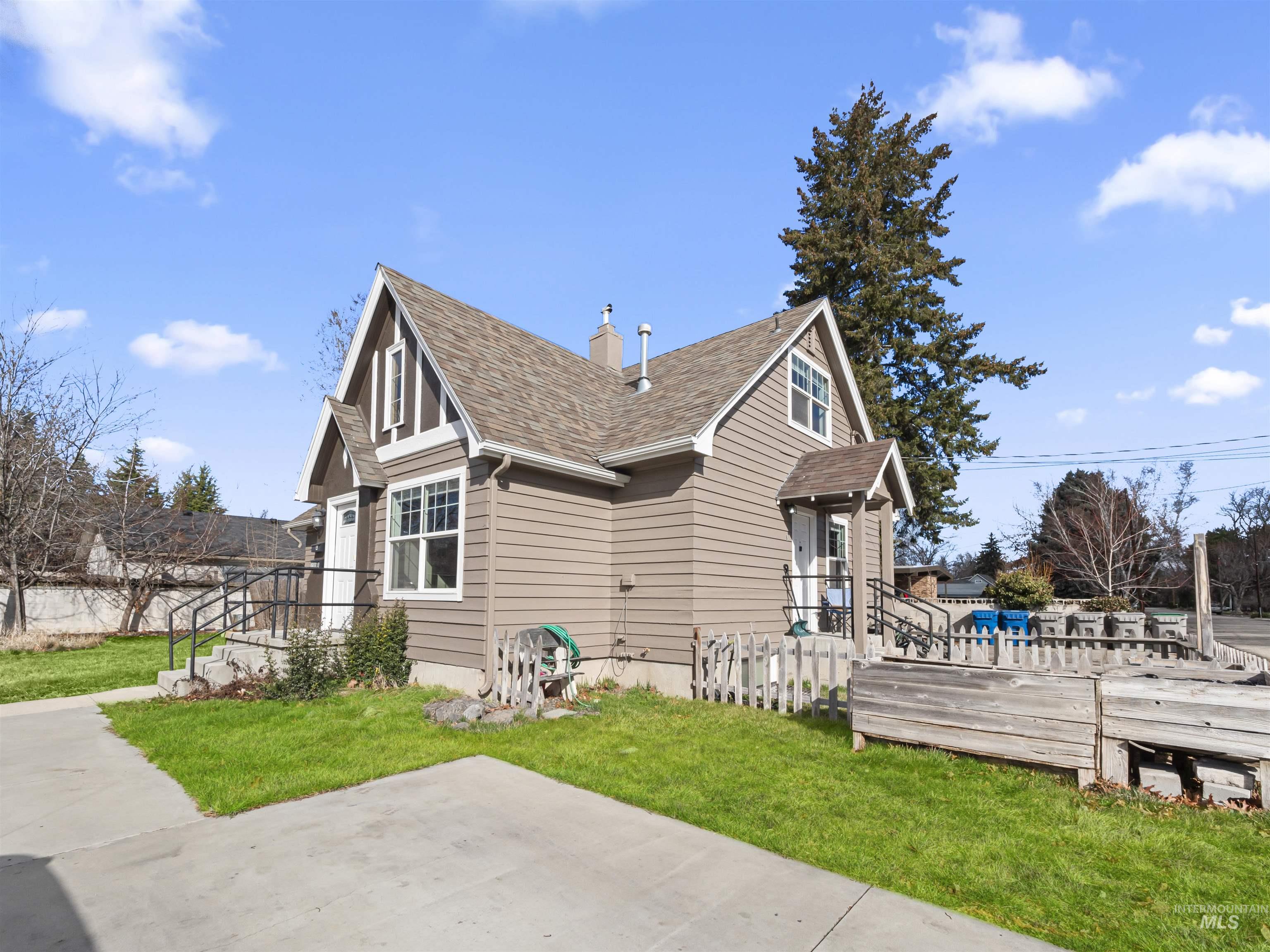 3500 W Overland Rd, Boise, Idaho 83705, 3 Bedrooms, 2 Bathrooms, Residential Income For Sale, Price $569,900,MLS 98977167