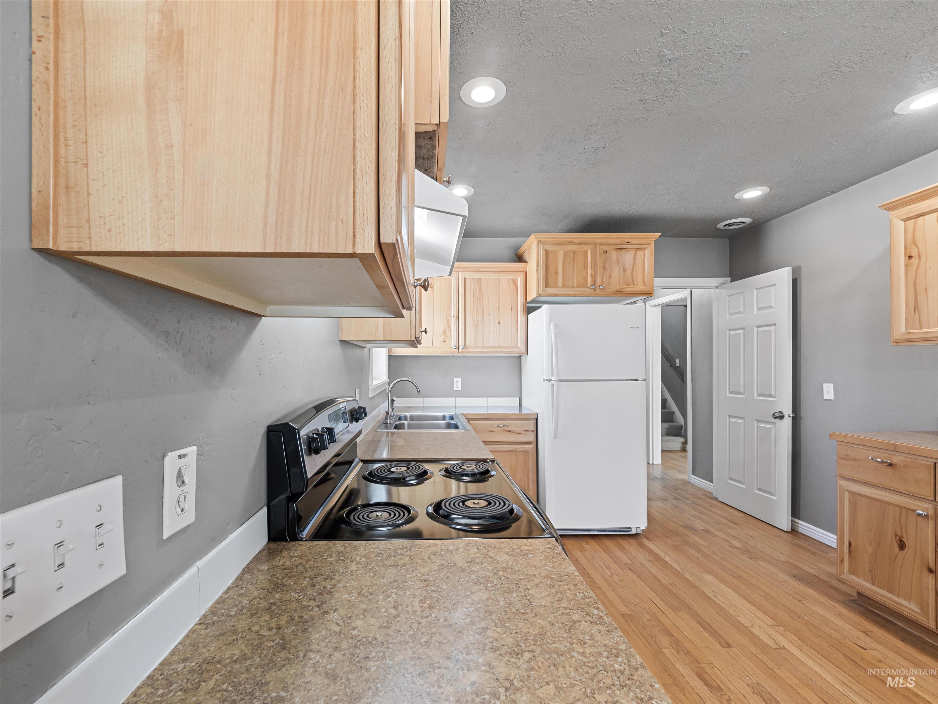 3500 W Overland Rd, Boise, Idaho 83705, 3 Bedrooms, 2 Bathrooms, Residential Income For Sale, Price $569,900,MLS 98977167