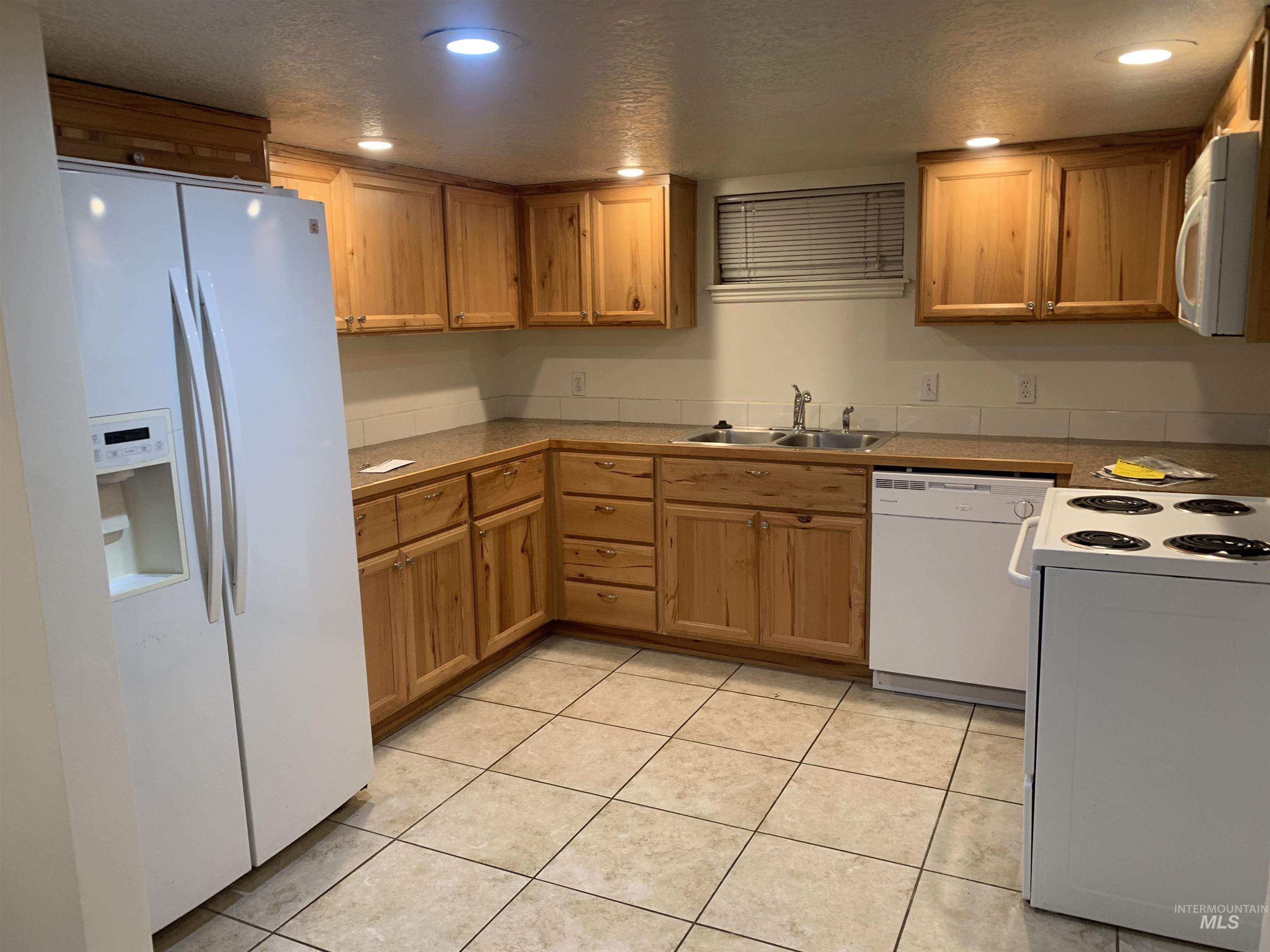 3500 W Overland Rd, Boise, Idaho 83705, 3 Bedrooms, 2 Bathrooms, Residential Income For Sale, Price $569,900,MLS 98977167