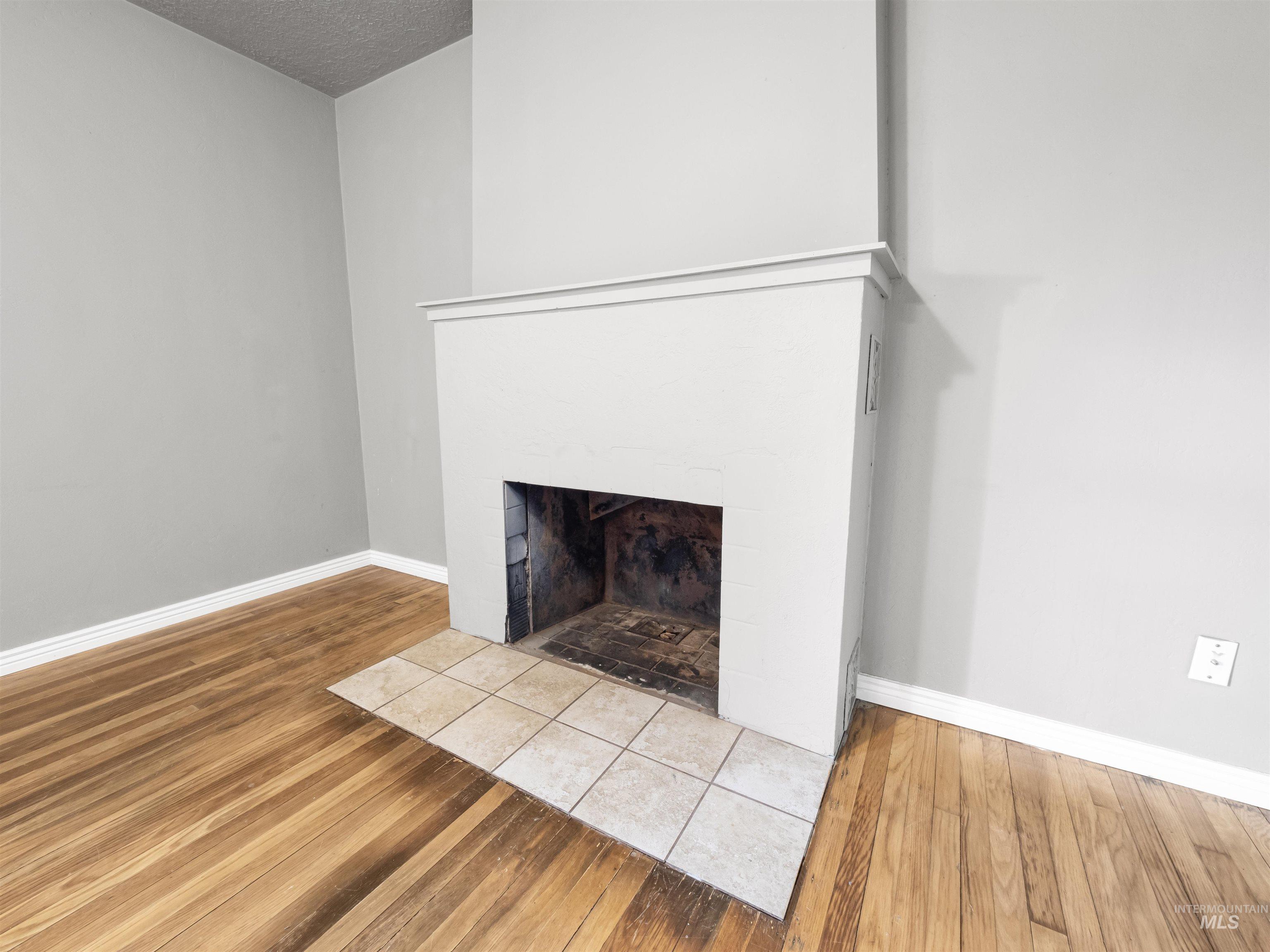 3500 W Overland Rd, Boise, Idaho 83705, 3 Bedrooms, 2 Bathrooms, Residential Income For Sale, Price $569,900,MLS 98977167