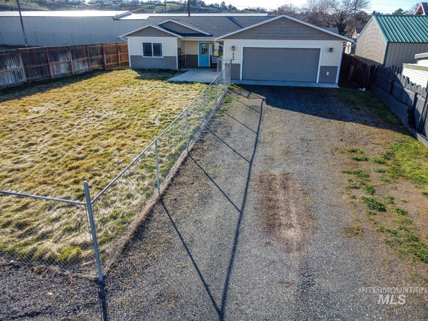 1409 Highland Ave, Clarkston, Washington 99403, 3 Bedrooms, 2 Bathrooms, Residential For Sale, Price $289,000,MLS 98977172