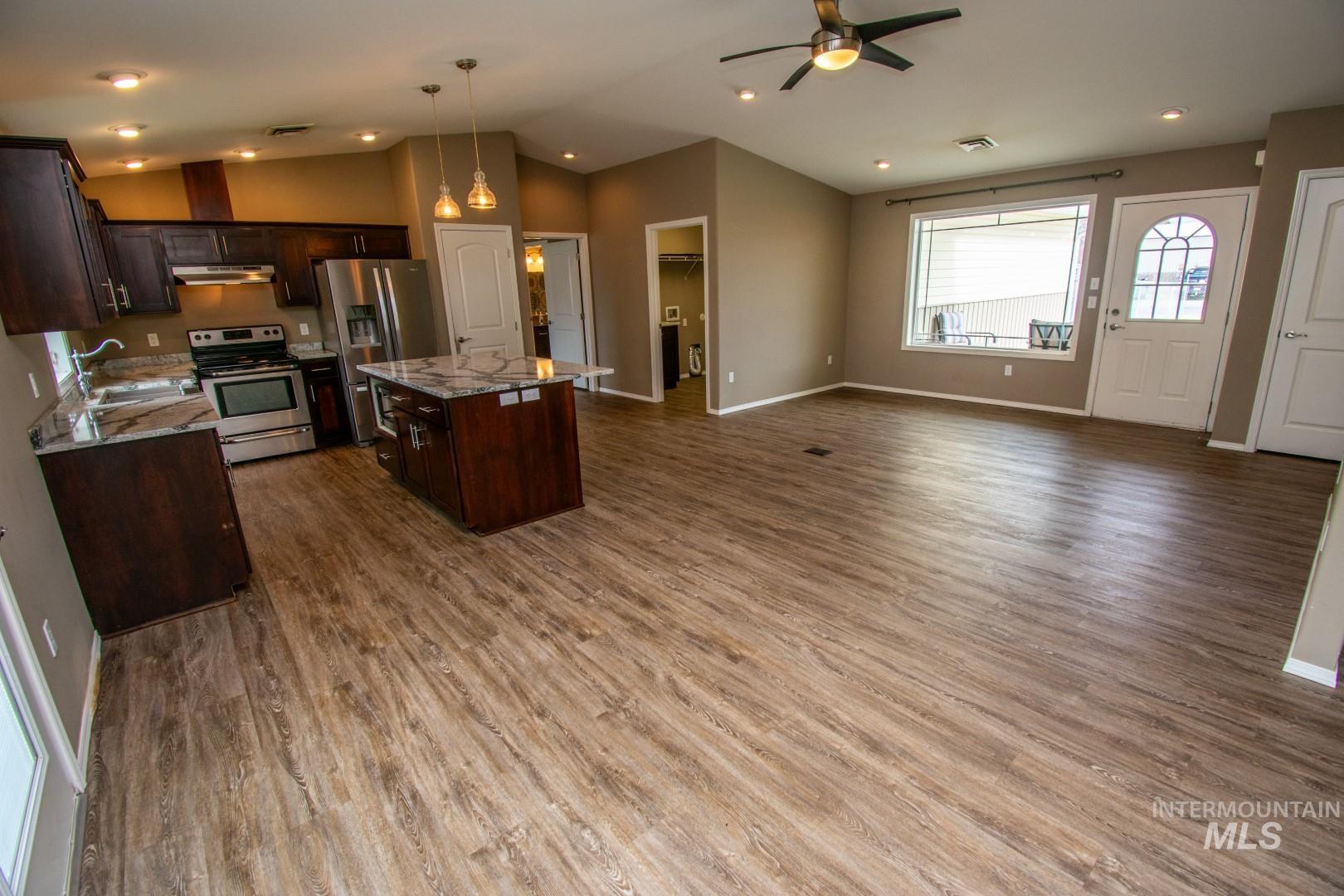 1409 Highland Ave, Clarkston, Washington 99403, 3 Bedrooms, 2 Bathrooms, Residential For Sale, Price $289,000,MLS 98977172