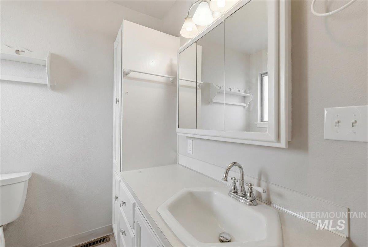 1211 W Orchard Ave, Nampa, Idaho 83651, 5 Bedrooms, 3 Bathrooms, Residential For Sale, Price $699,000,MLS 98977173