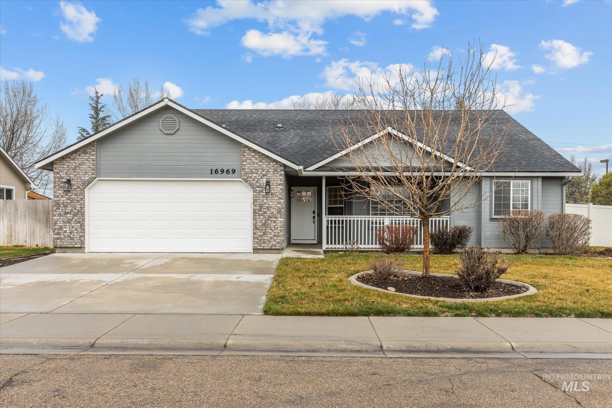 16969 N Denemere Loop Pl., Nampa, Idaho 83687, 3 Bedrooms, 2 Bathrooms, Residential For Sale, Price $399,000,MLS 98977174