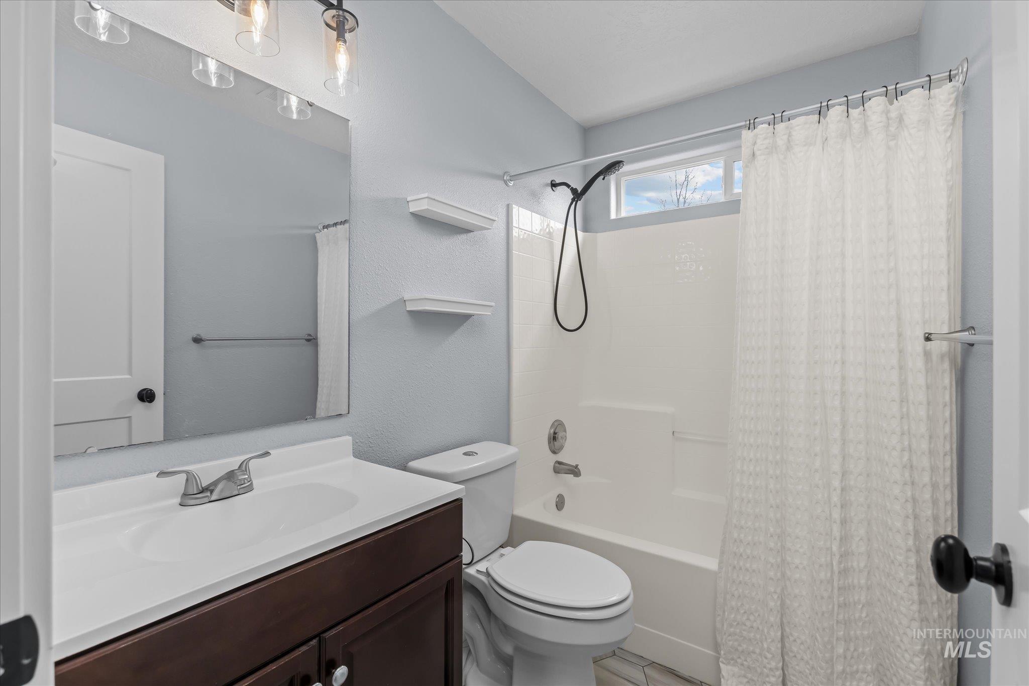 16969 N Denemere Loop Pl., Nampa, Idaho 83687, 3 Bedrooms, 2 Bathrooms, Residential For Sale, Price $399,000,MLS 98977174