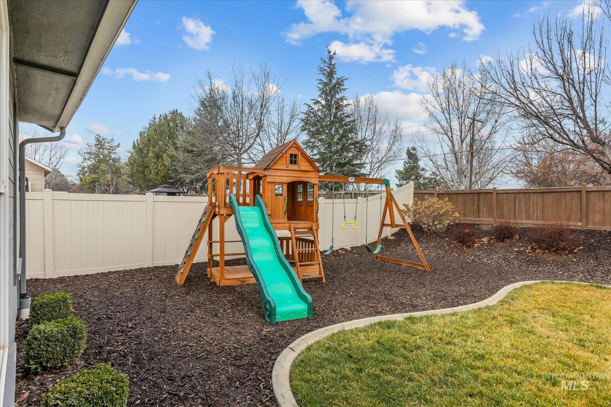 16969 N Denemere Loop Pl., Nampa, Idaho 83687, 3 Bedrooms, 2 Bathrooms, Residential For Sale, Price $399,000,MLS 98977174