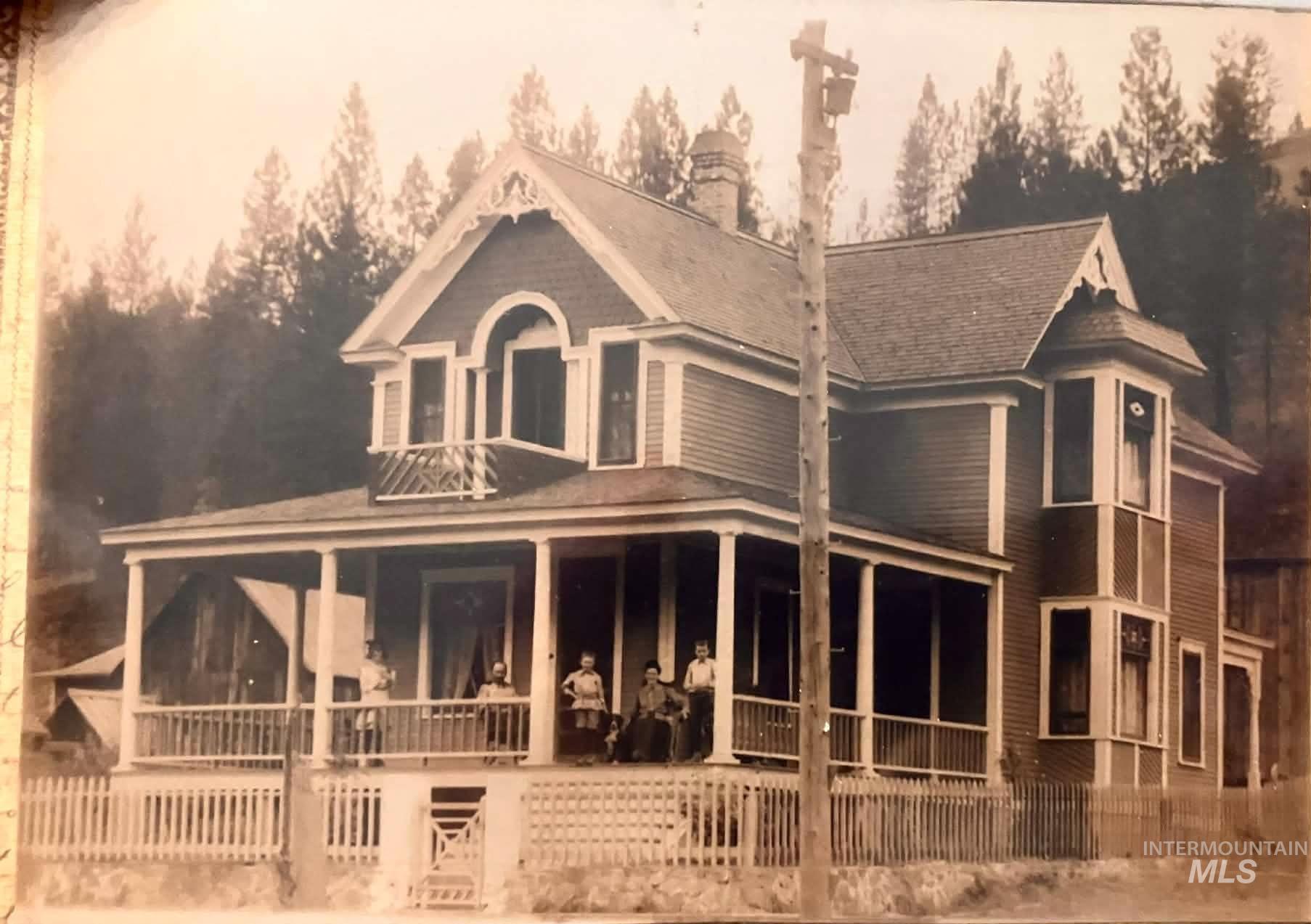 704 Riverside Ave, Orofino, Idaho 83544, 4 Bedrooms, 3 Bathrooms, Residential For Sale, Price $210,000,MLS 98977175