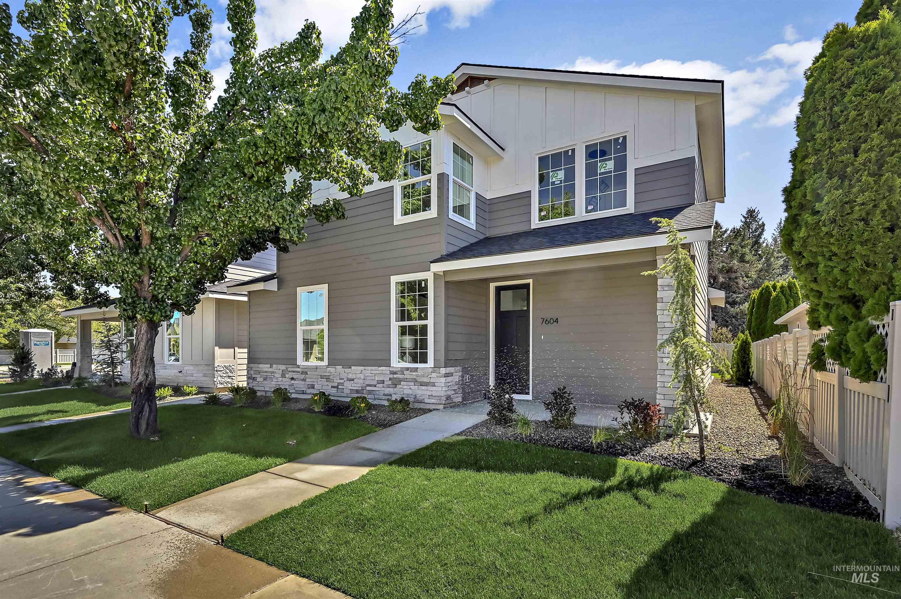 7698 N Ferris Ave, Boise, Idaho 83714-5510, 3 Bedrooms, 2.5 Bathrooms, Residential For Sale, Price $540,000,MLS 98977176
