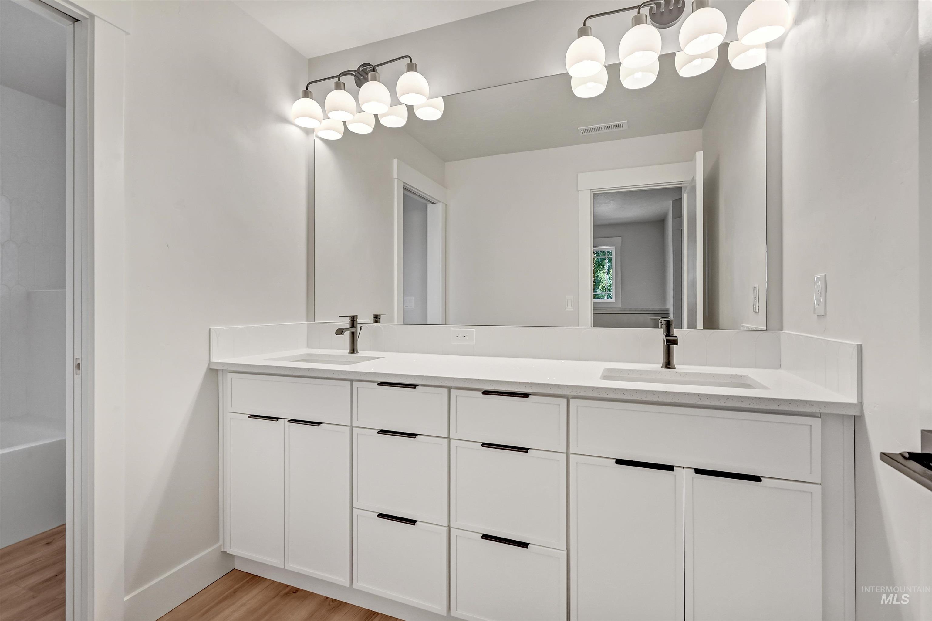 7698 N Ferris Ave, Boise, Idaho 83714-5510, 3 Bedrooms, 2.5 Bathrooms, Residential For Sale, Price $540,000,MLS 98977176