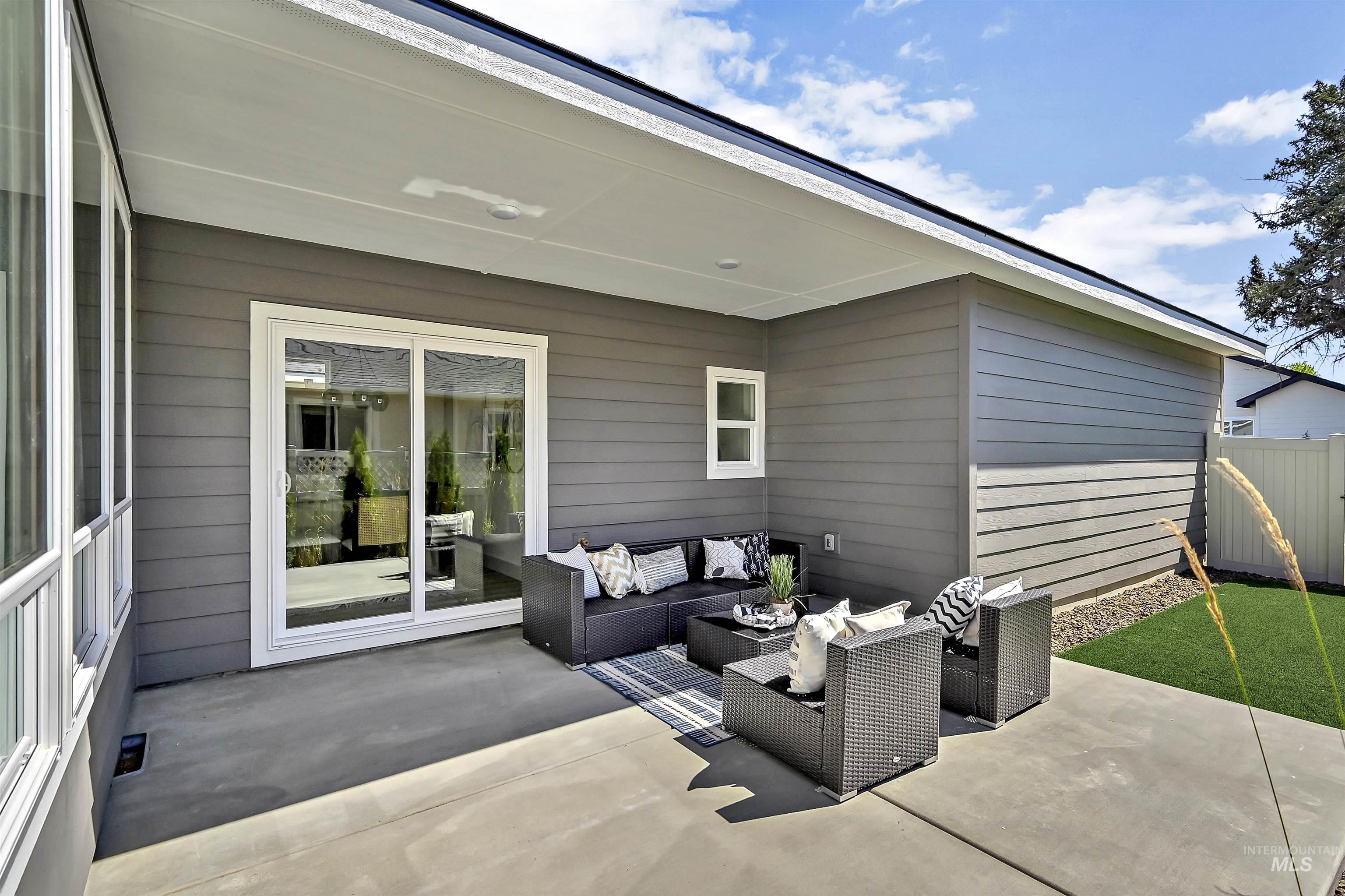 7698 N Ferris Ave, Boise, Idaho 83714-5510, 3 Bedrooms, 2.5 Bathrooms, Residential For Sale, Price $540,000,MLS 98977176