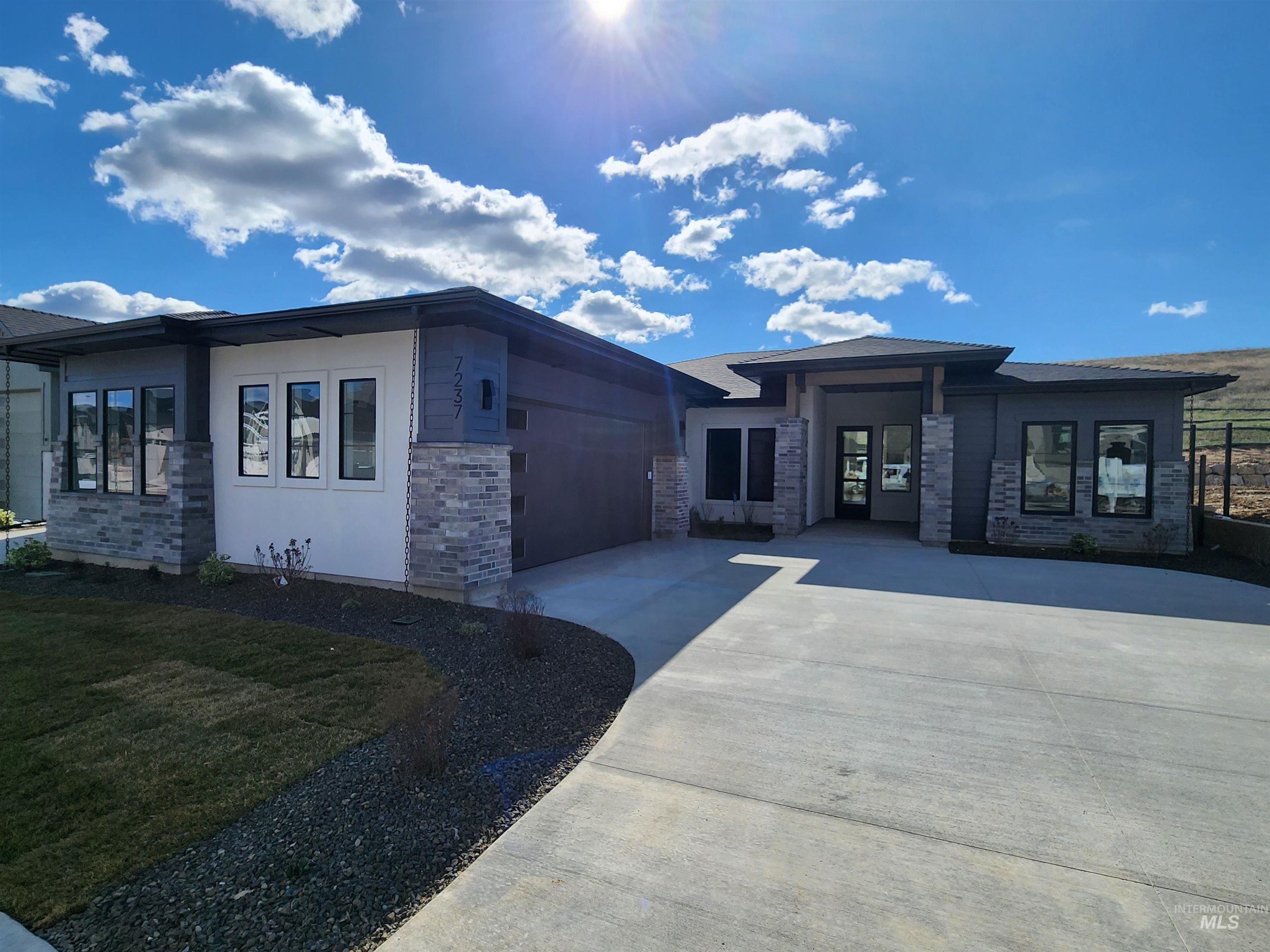 7237 N Firhill Pl, Eagle, Idaho 83616, 4 Bedrooms, 3 Bathrooms, Residential For Sale, Price $1,029,900,MLS 98977178