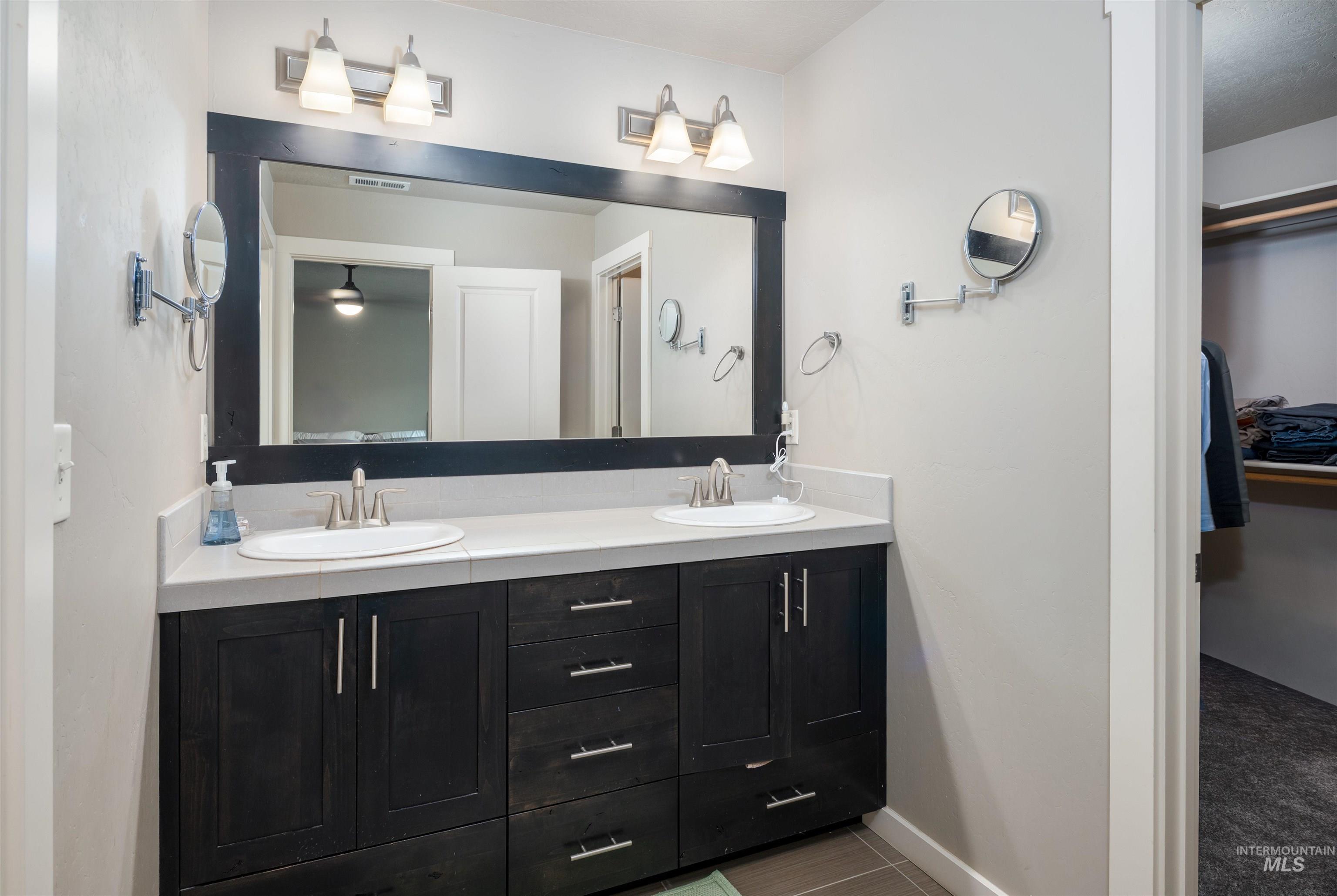 4405 S Epsilon Ave, Boise, Idaho 83716, 3 Bedrooms, 2.5 Bathrooms, Residential For Sale, Price $569,900,MLS 98977179