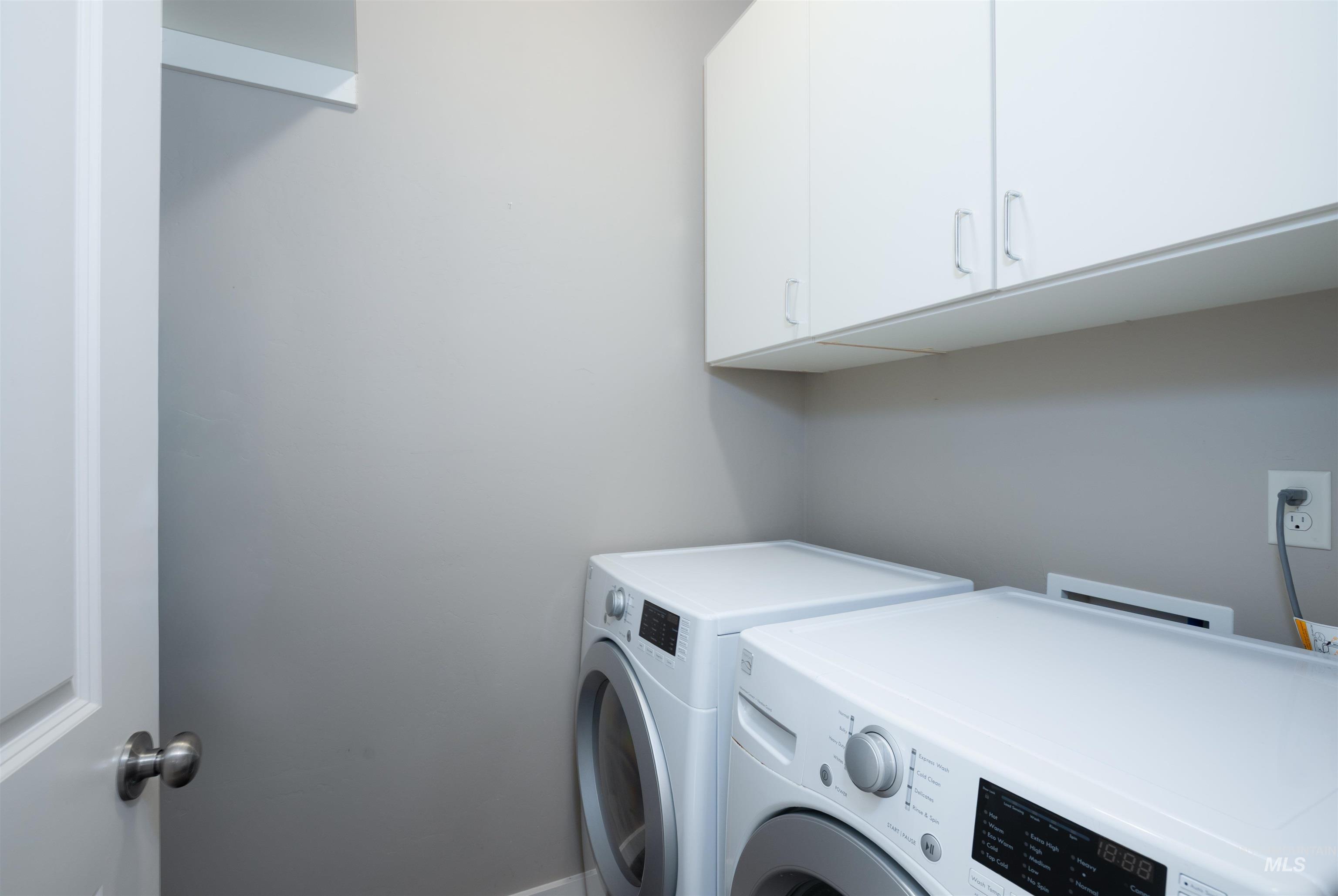 4405 S Epsilon Ave, Boise, Idaho 83716, 3 Bedrooms, 2.5 Bathrooms, Residential For Sale, Price $569,900,MLS 98977179