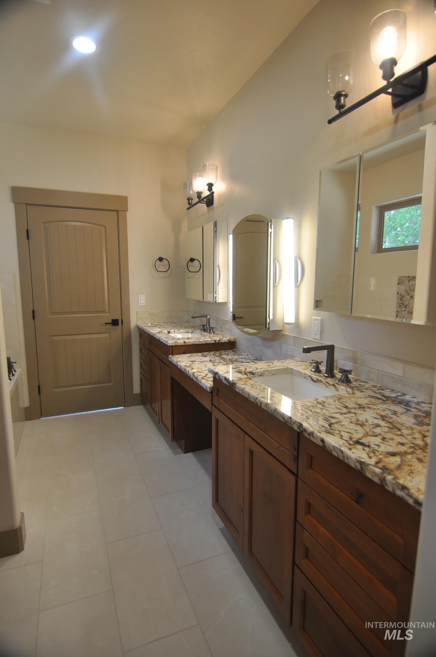 12930 Dawn Dr., Donnelly, Idaho 83615, 5 Bedrooms, 3.5 Bathrooms, Residential For Sale, Price $1,575,000,MLS 98977182