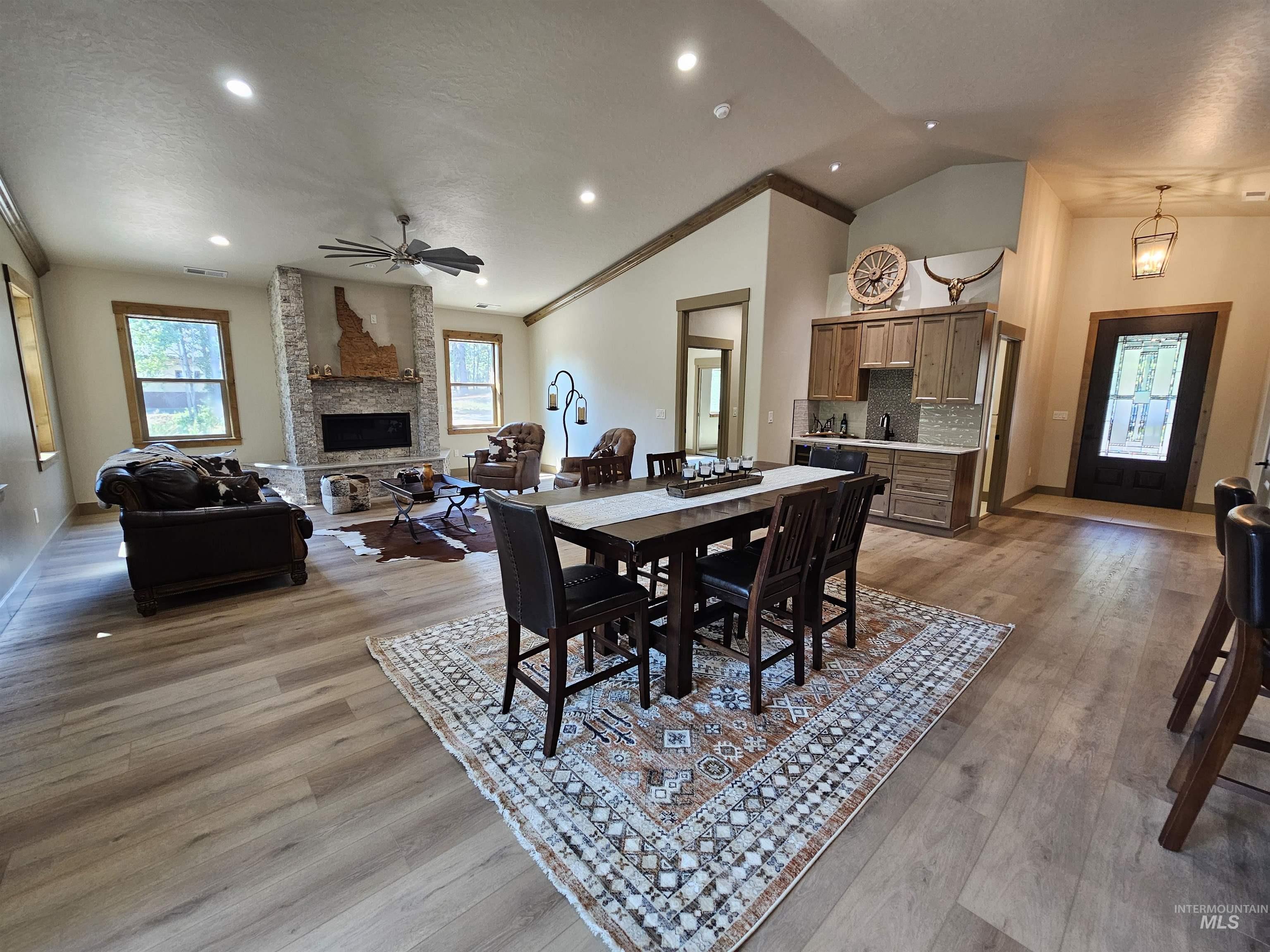 12930 Dawn Dr., Donnelly, Idaho 83615, 5 Bedrooms, 3.5 Bathrooms, Residential For Sale, Price $1,575,000,MLS 98977182