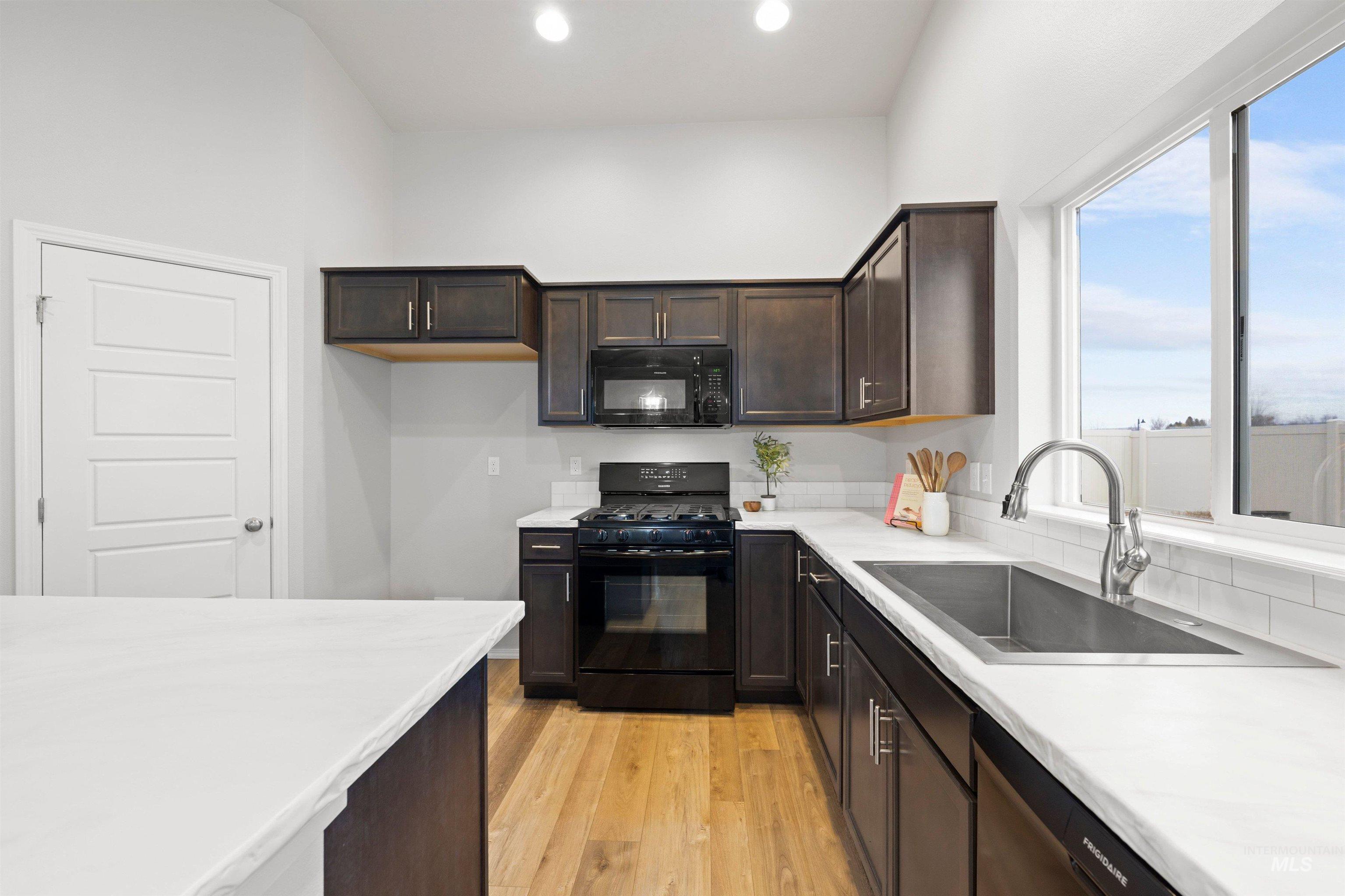 1122 N Madagascar Avenue, Star, Idaho 83669-6271, 4 Bedrooms, 2 Bathrooms, Residential For Sale, Price $495,000,MLS 98977183