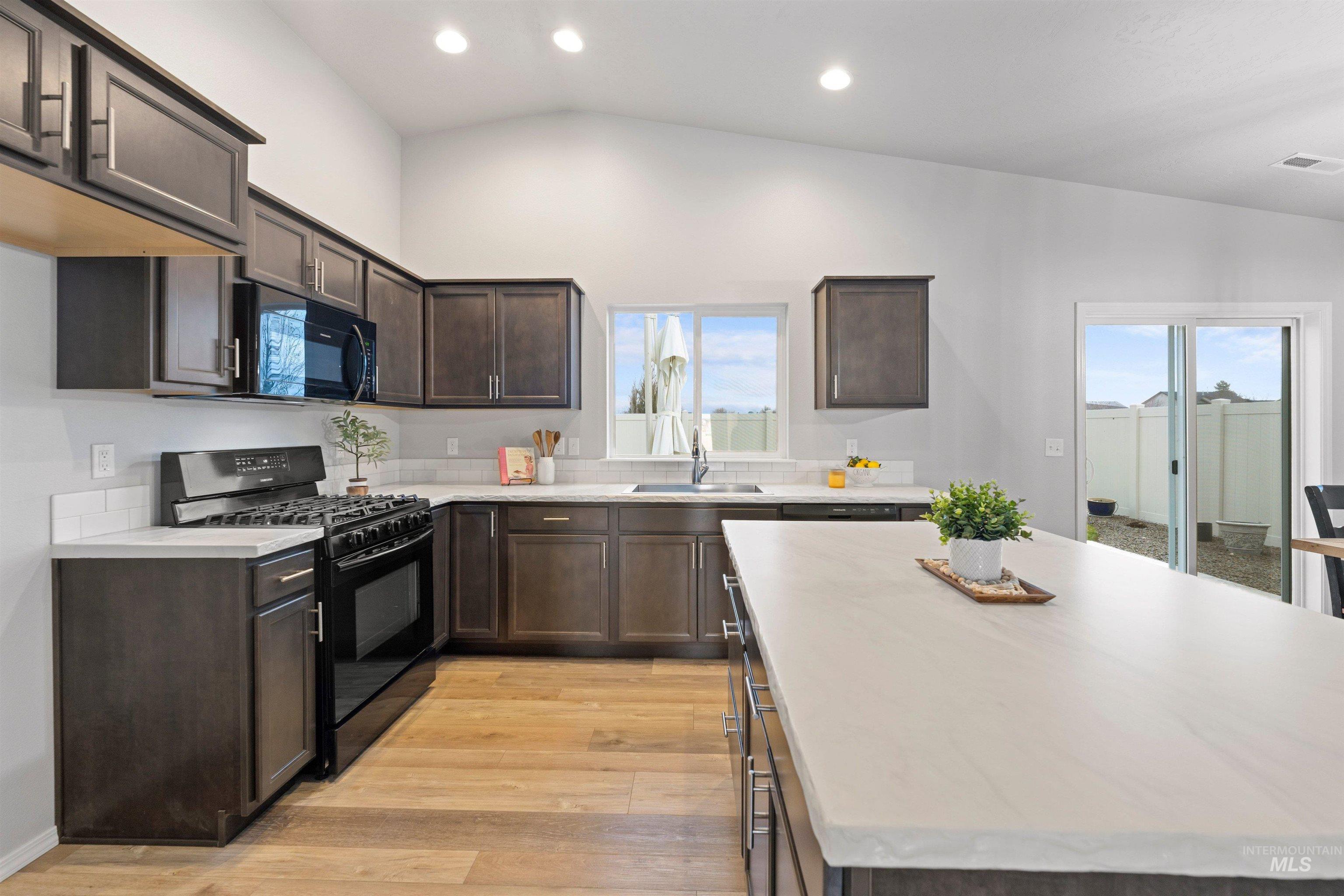 1122 N Madagascar Avenue, Star, Idaho 83669-6271, 4 Bedrooms, 2 Bathrooms, Residential For Sale, Price $495,000,MLS 98977183