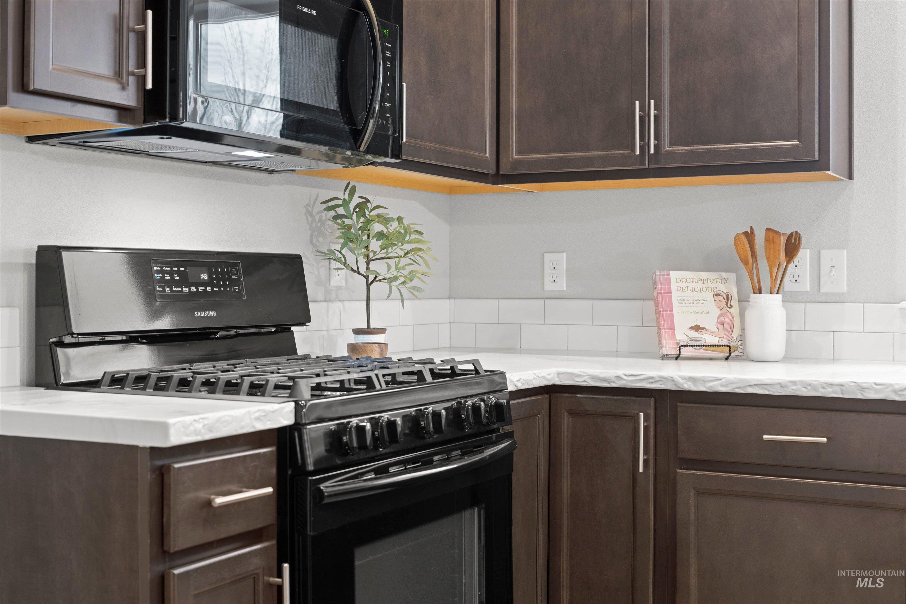 1122 N Madagascar Avenue, Star, Idaho 83669-6271, 4 Bedrooms, 2 Bathrooms, Residential For Sale, Price $495,000,MLS 98977183