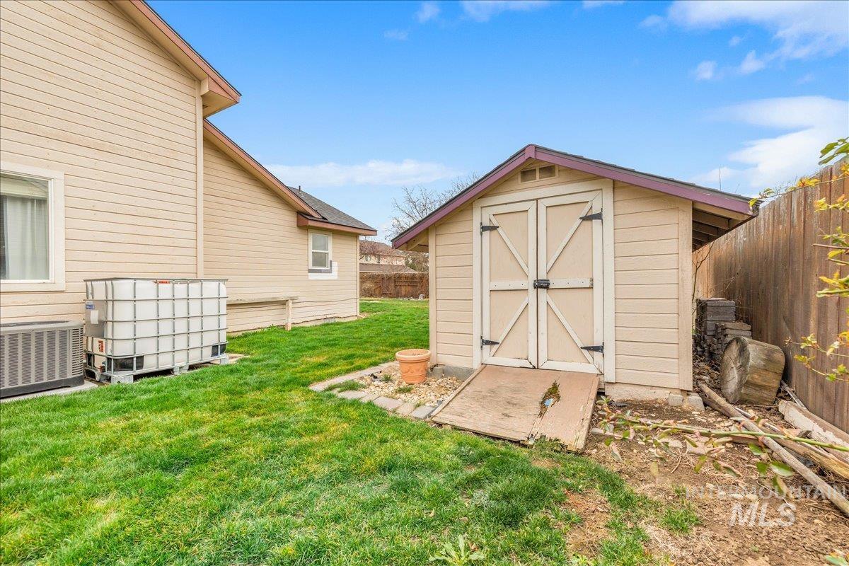 2805 E Umatilla Dr, Nampa, Idaho 83686, 3 Bedrooms, 2 Bathrooms, Residential For Sale, Price $429,900,MLS 98977185