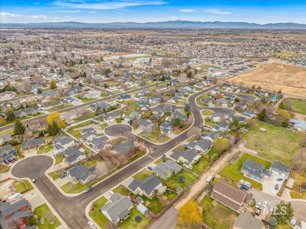 2805 E Umatilla Dr, Nampa, Idaho 83686, 3 Bedrooms, 2 Bathrooms, Residential For Sale, Price $429,900,MLS 98977185