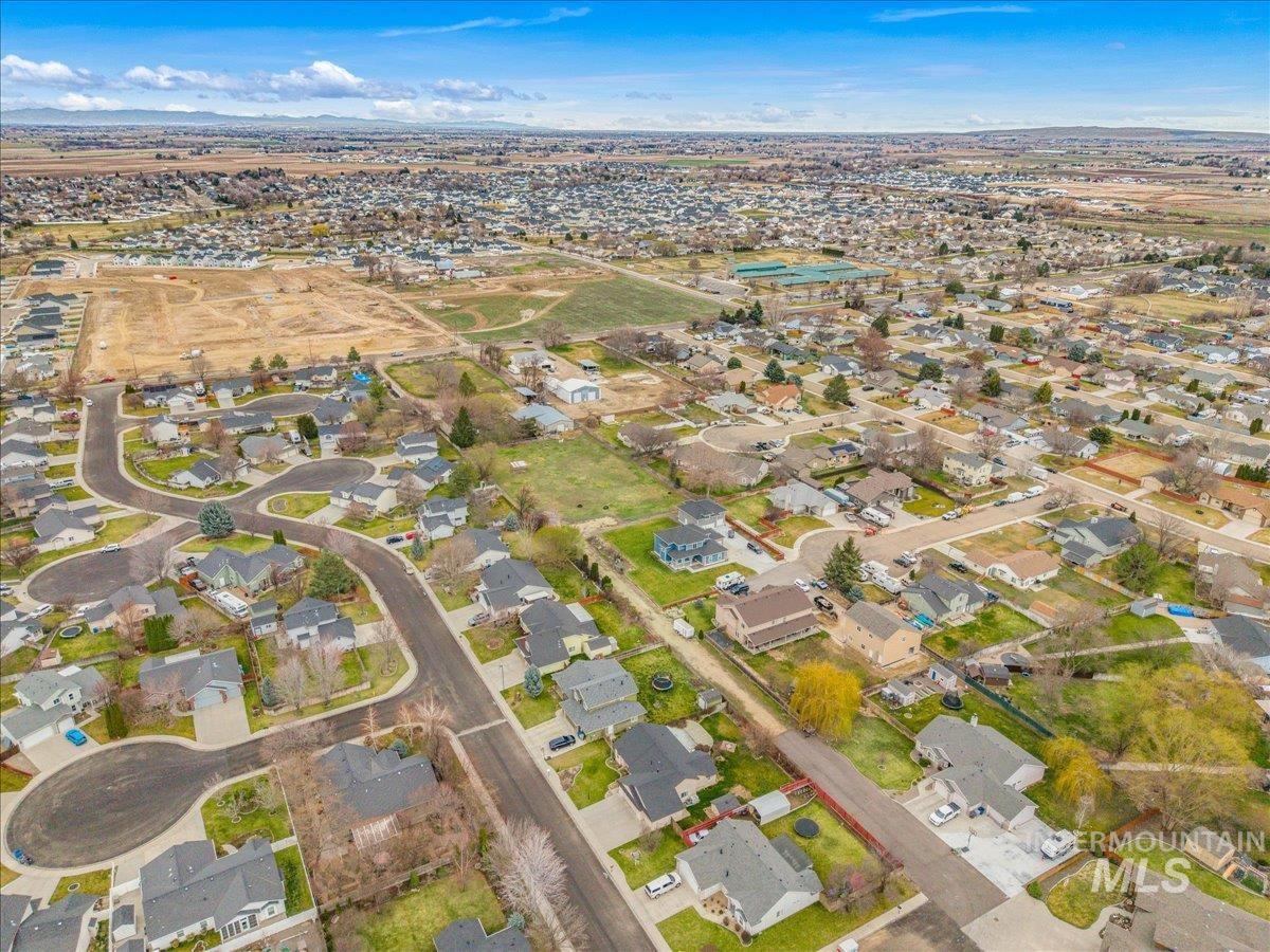 2805 E Umatilla Dr, Nampa, Idaho 83686, 3 Bedrooms, 2 Bathrooms, Residential For Sale, Price $429,900,MLS 98977185