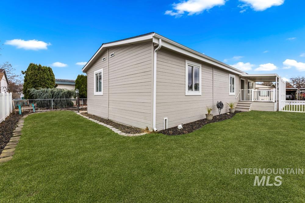 9390 W Ustick Rd, Boise, Idaho 83704, 3 Bedrooms, 2 Bathrooms, Residential For Sale, Price $199,000,MLS 98977188