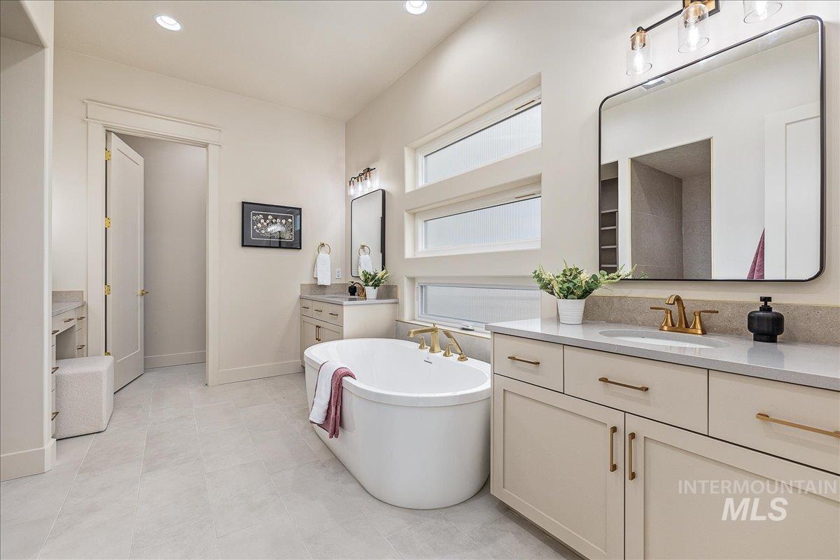 27202 Iron Horse, Caldwell, Idaho 83607, 3 Bedrooms, 3.5 Bathrooms, Residential For Sale, Price $1,239,900,MLS 98977190