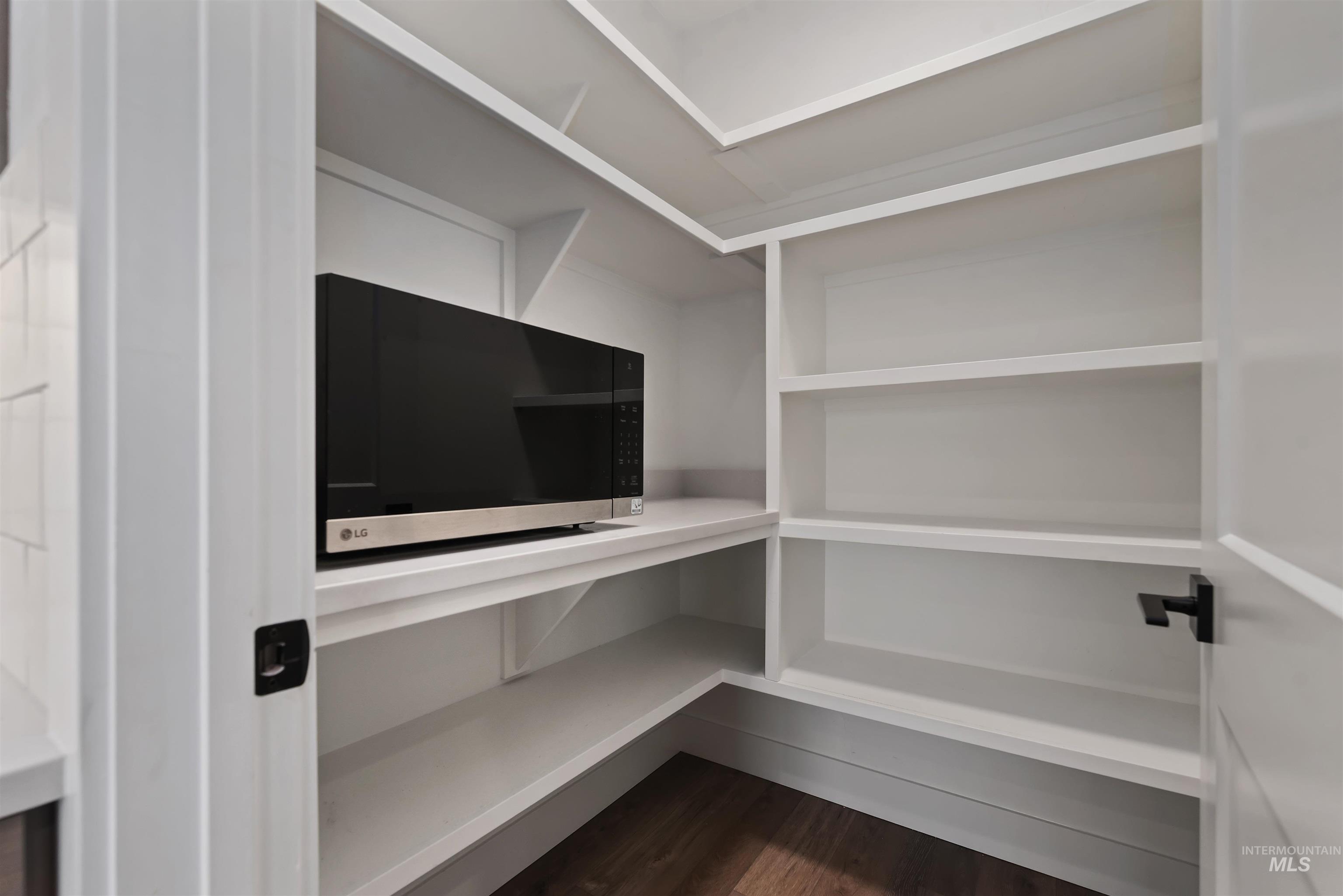 698 N Morning Glory Avenue, Eagle, Idaho 83616-0000, 3 Bedrooms, 2.5 Bathrooms, Residential For Sale, Price $749,900,MLS 98977192