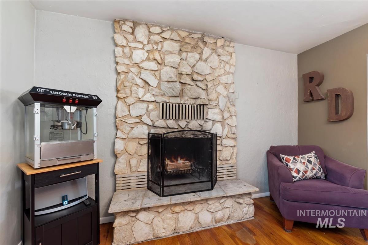 940 N 8th E, Mountain Home, Idaho 83647, 4 Bedrooms, 2 Bathrooms, Residential For Sale, Price $379,900,MLS 98977194