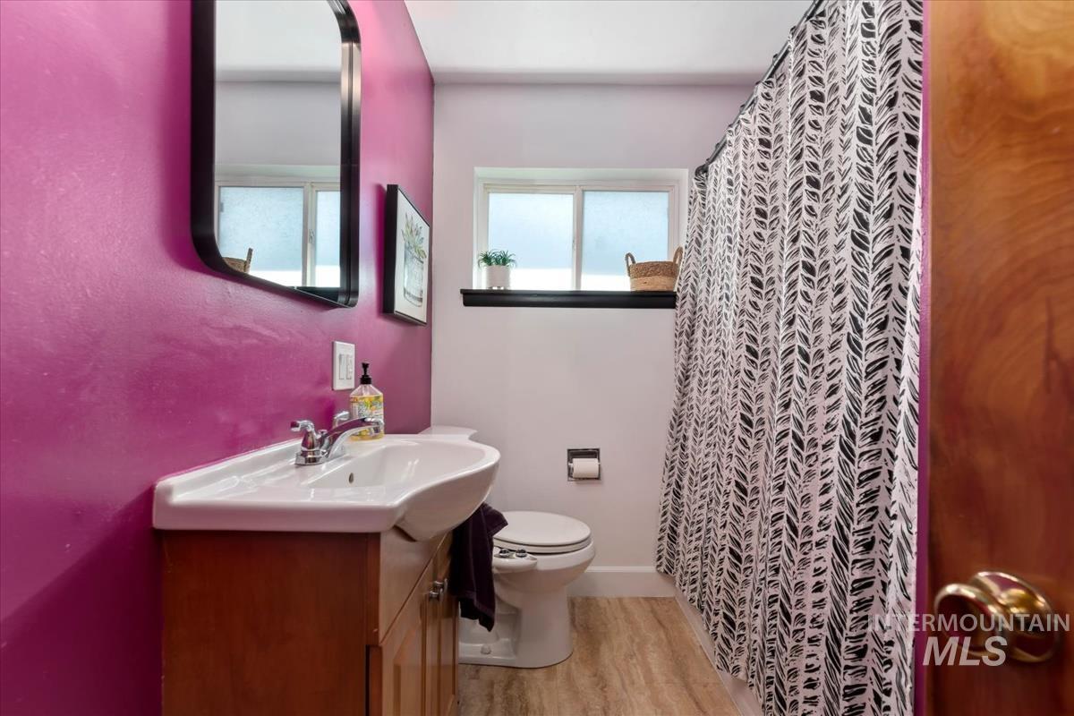 940 N 8th E, Mountain Home, Idaho 83647, 4 Bedrooms, 2 Bathrooms, Residential For Sale, Price $379,900,MLS 98977194