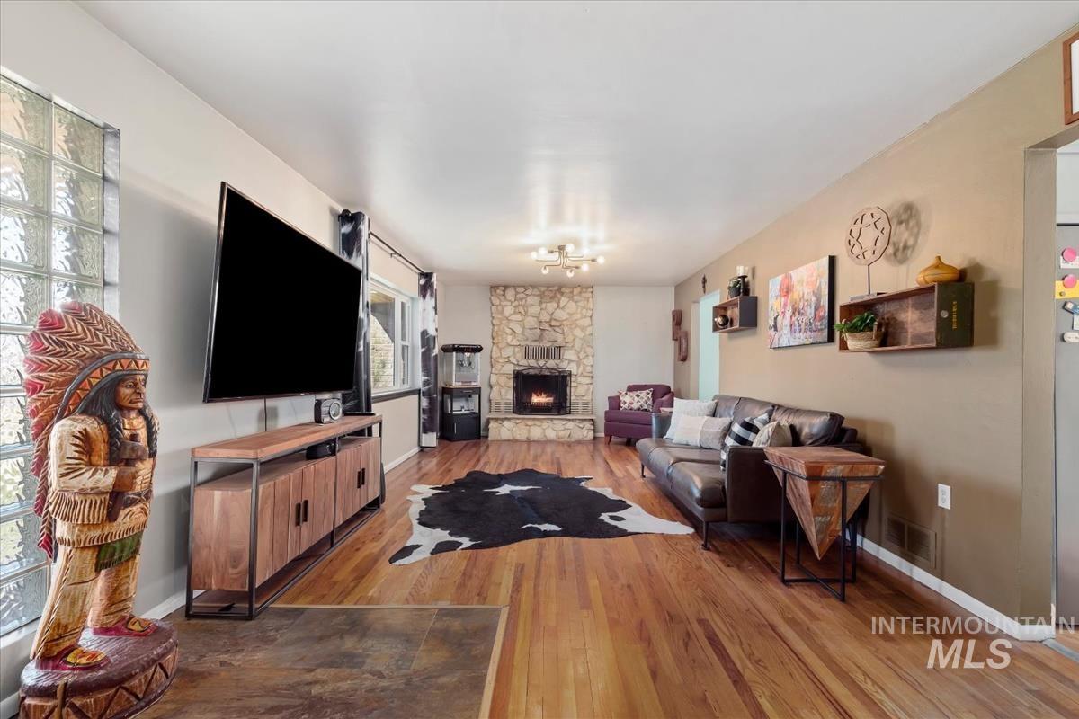 940 N 8th E, Mountain Home, Idaho 83647, 4 Bedrooms, 2 Bathrooms, Residential For Sale, Price $379,900,MLS 98977194