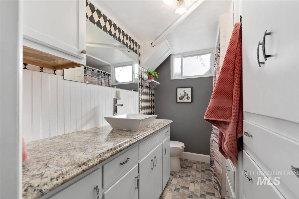 940 N 8th E, Mountain Home, Idaho 83647, 4 Bedrooms, 2 Bathrooms, Residential For Sale, Price $379,900,MLS 98977194